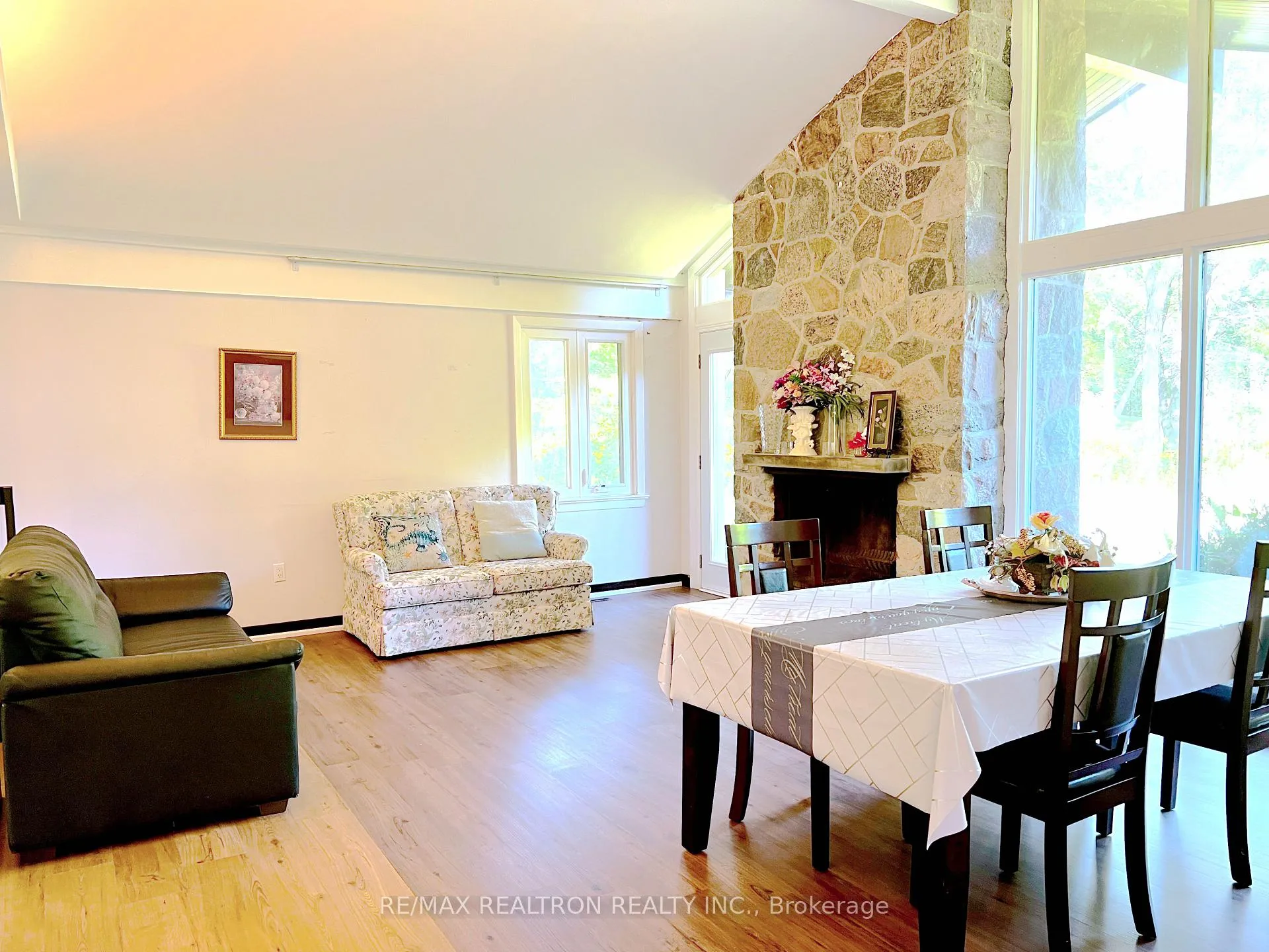 Photo 8 of 9563 Warden Avenue, Markham, Devil's Elbow — HOMEH