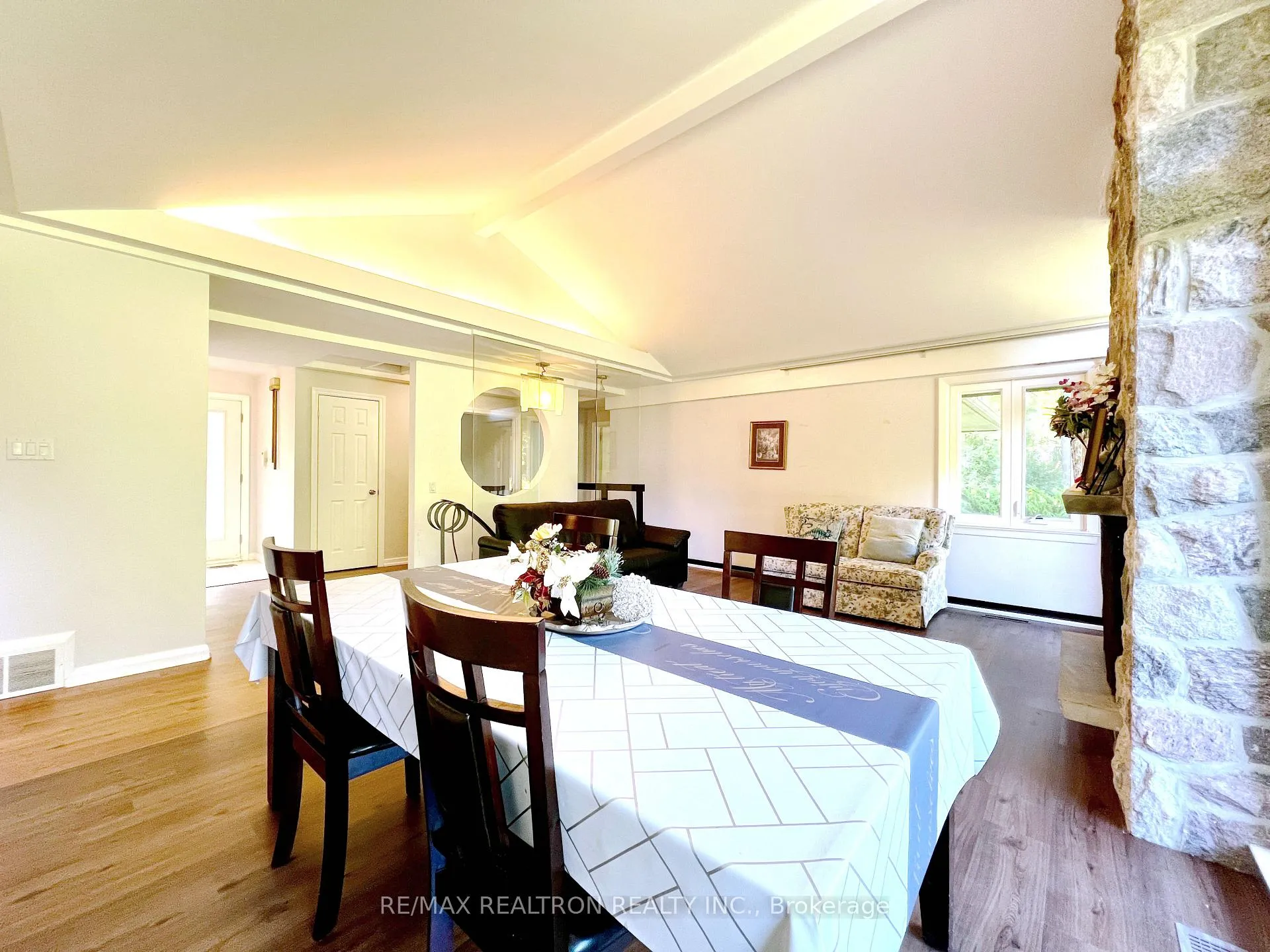 Photo 10 of 9563 Warden Avenue, Markham, Devil's Elbow — HOMEH
