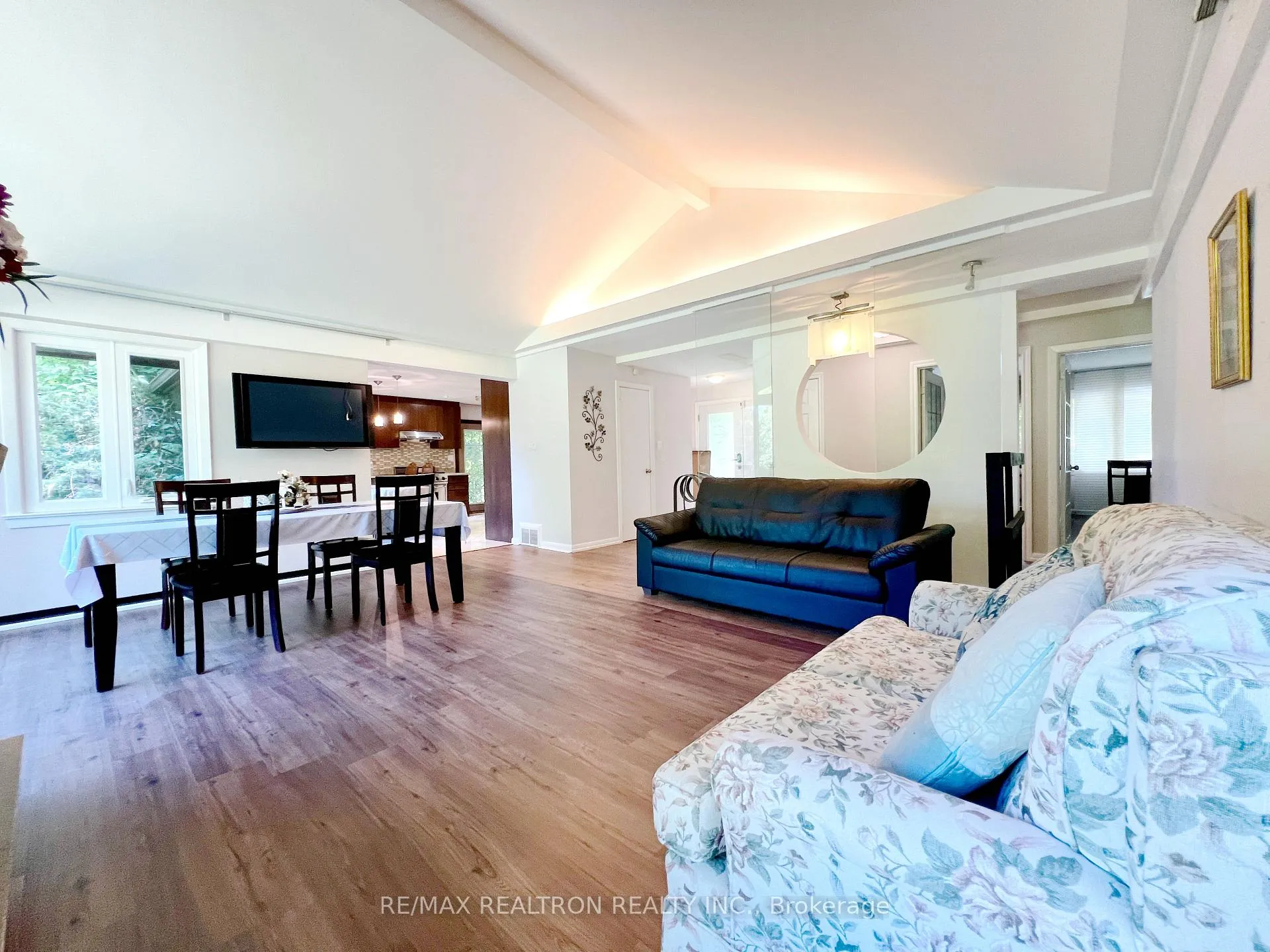 Photo 11 of 9563 Warden Avenue, Markham, Devil's Elbow — HOMEH