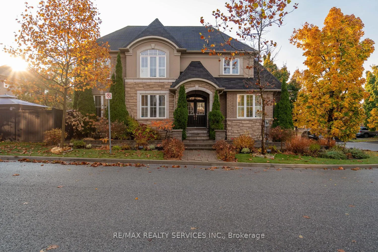 Photo 4 of 21 Whitbread Crescent, Ajax, Northeast Ajax — HOMEH