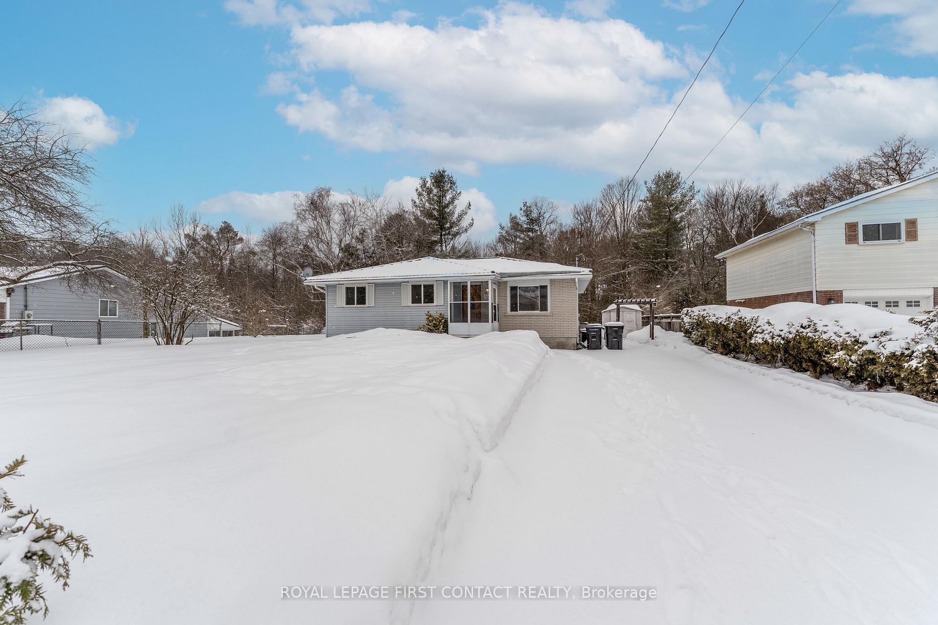 Photo 2 of 39 Sandsprings Crescent, Essa, Angus — HOMEH