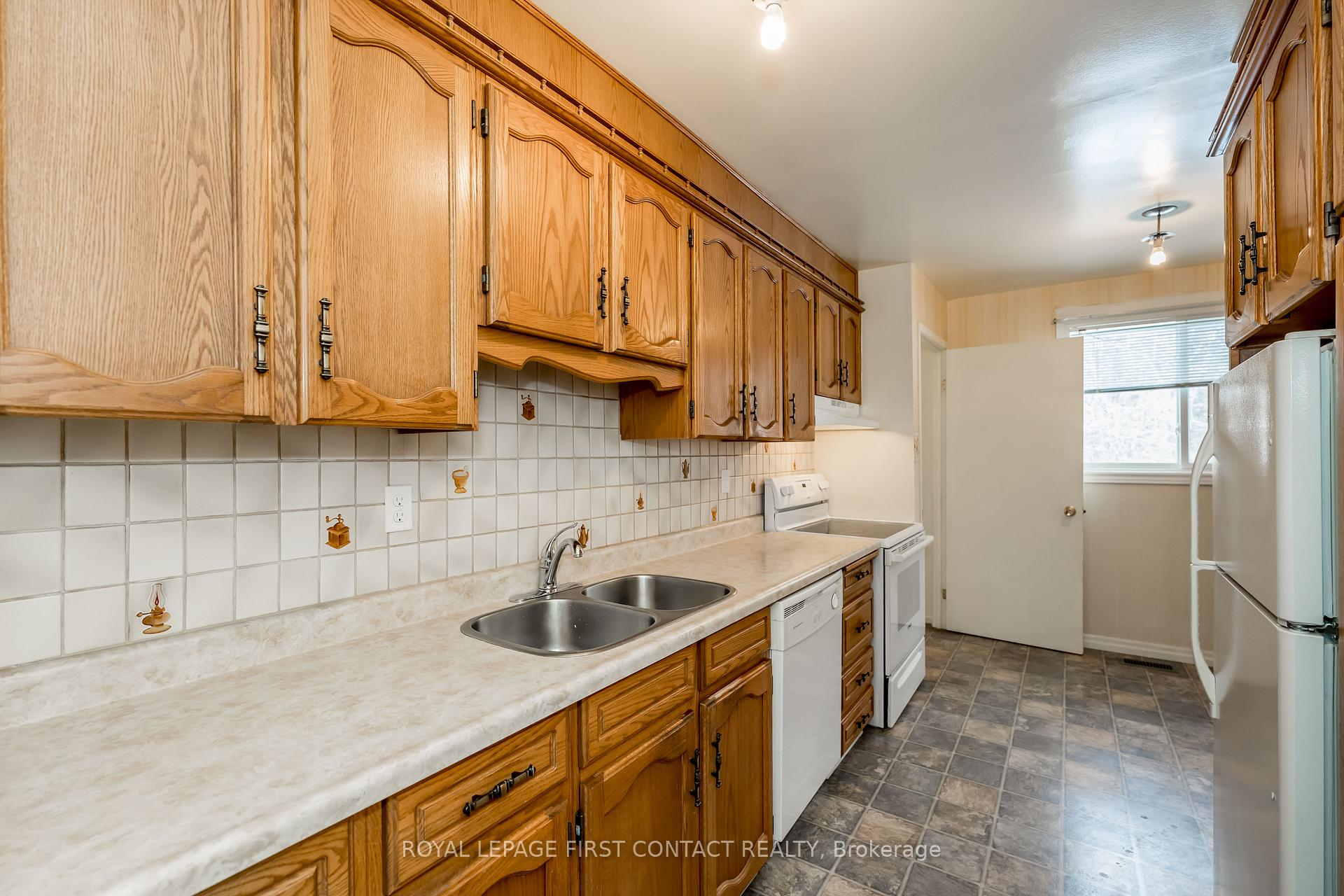 Photo 12 of 39 Sandsprings Crescent, Essa, Angus — HOMEH