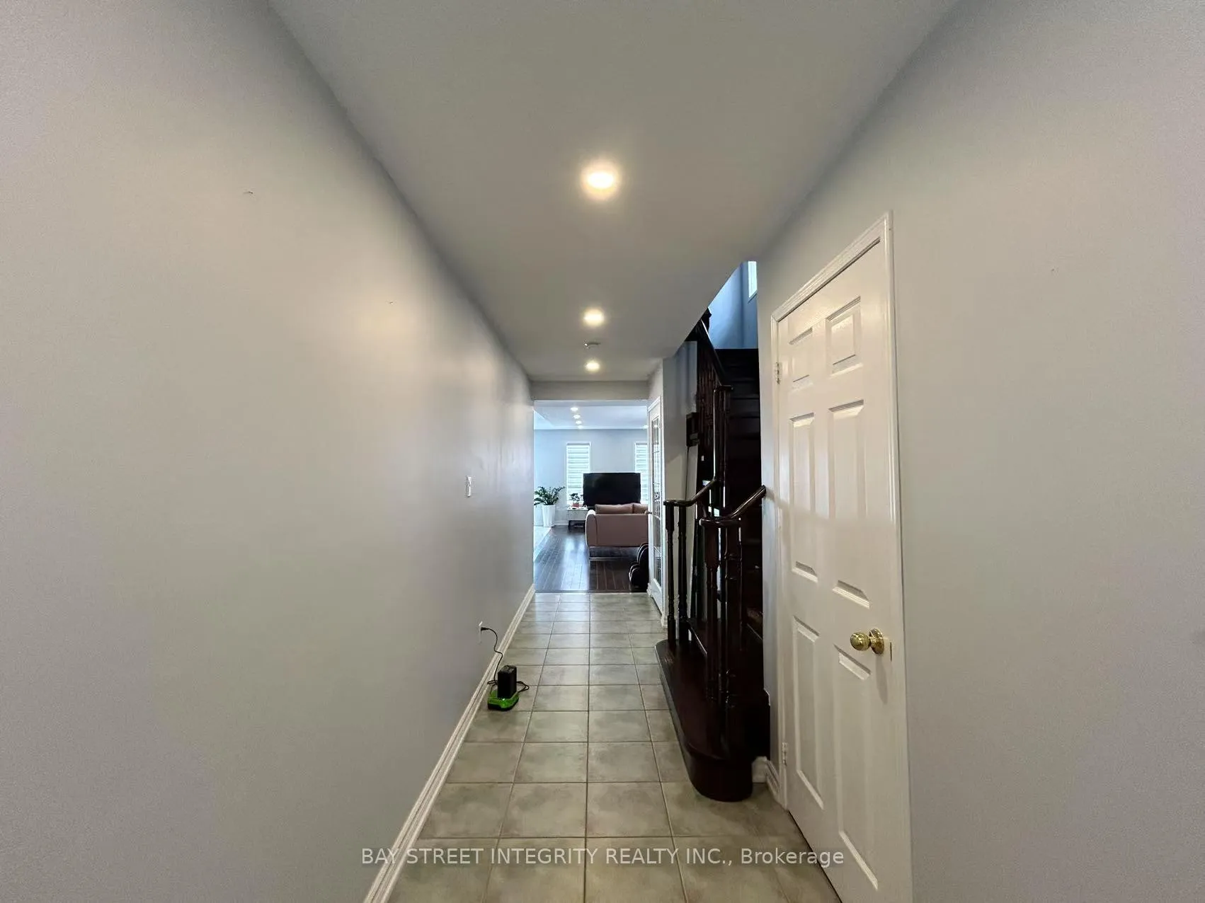 Photo 2 of 22 Anita Drive, Markham, Village Green-South Unionville — HOMEH