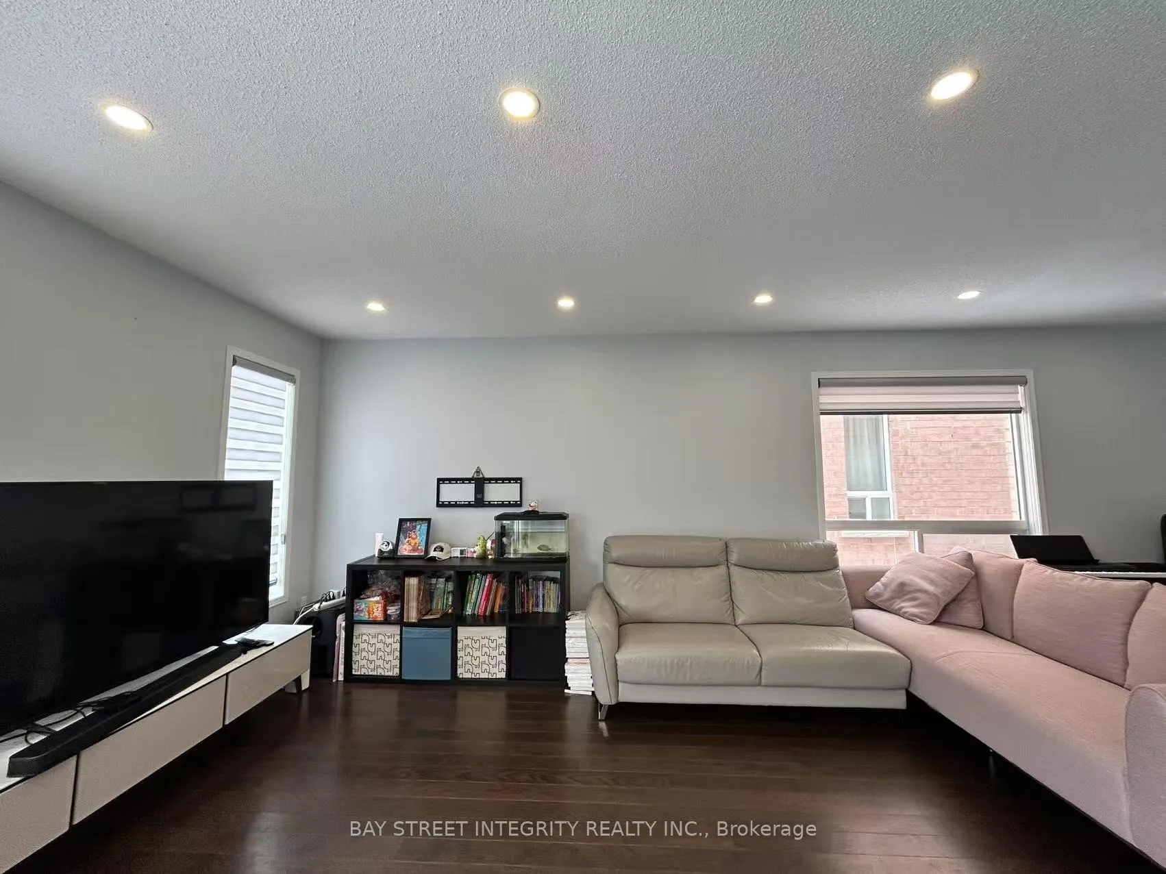 Photo 5 of 22 Anita Drive, Markham, Village Green-South Unionville — HOMEH