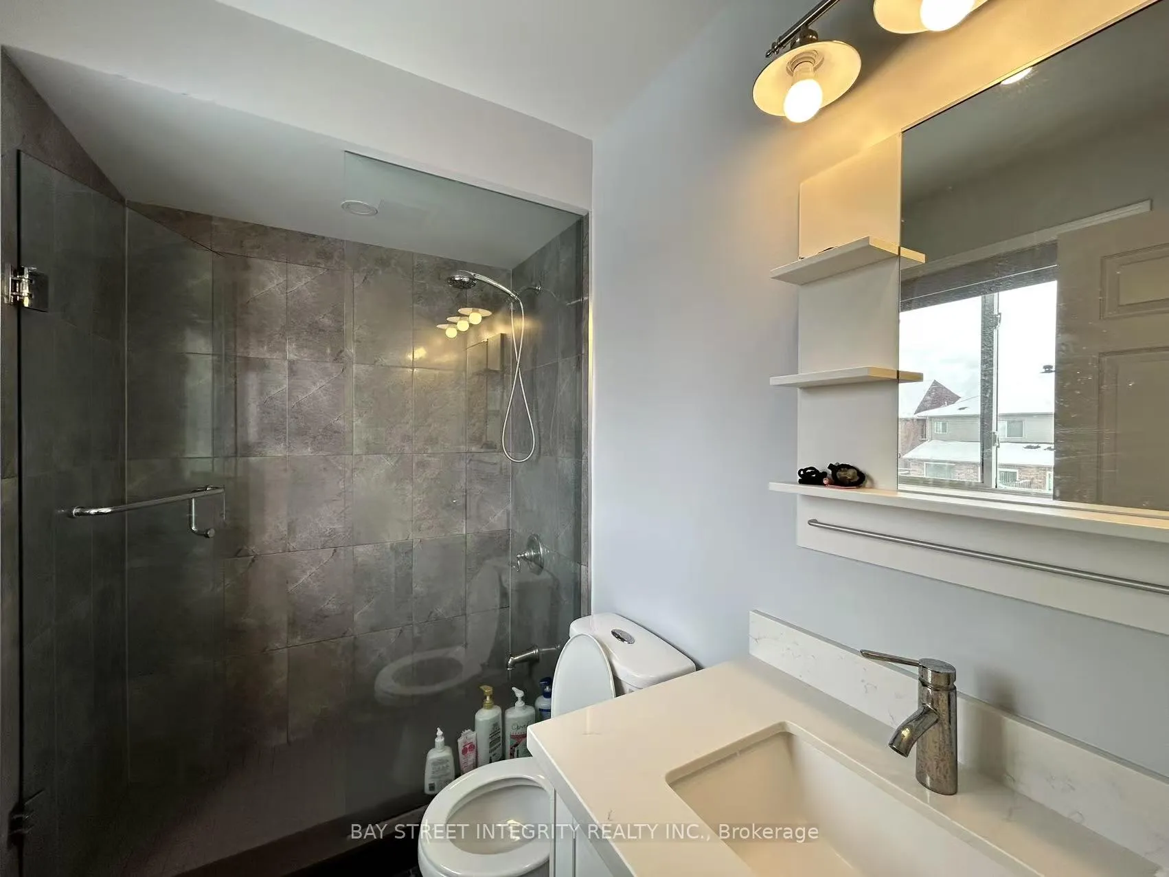 Photo 10 of 22 Anita Drive, Markham, Village Green-South Unionville — HOMEH