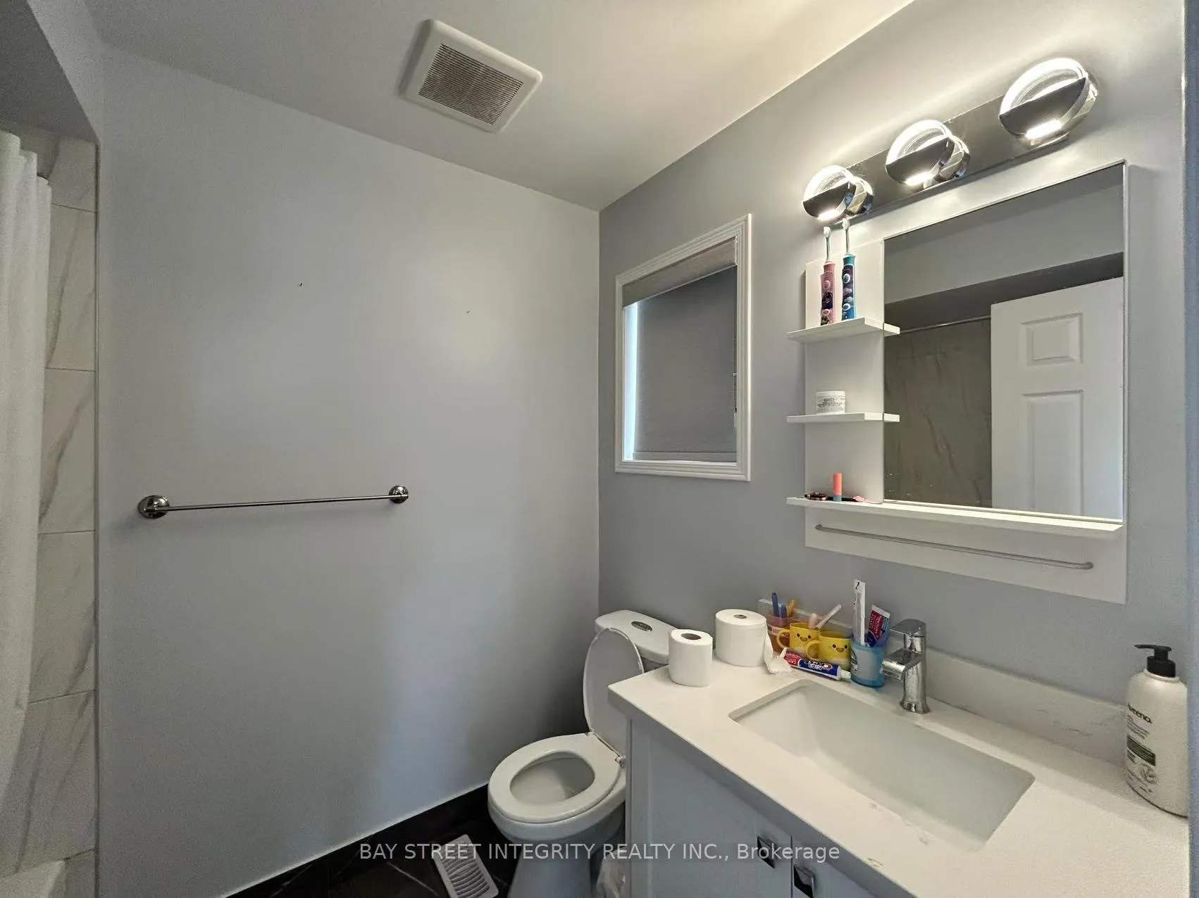 Photo 11 of 22 Anita Drive, Markham, Village Green-South Unionville — HOMEH