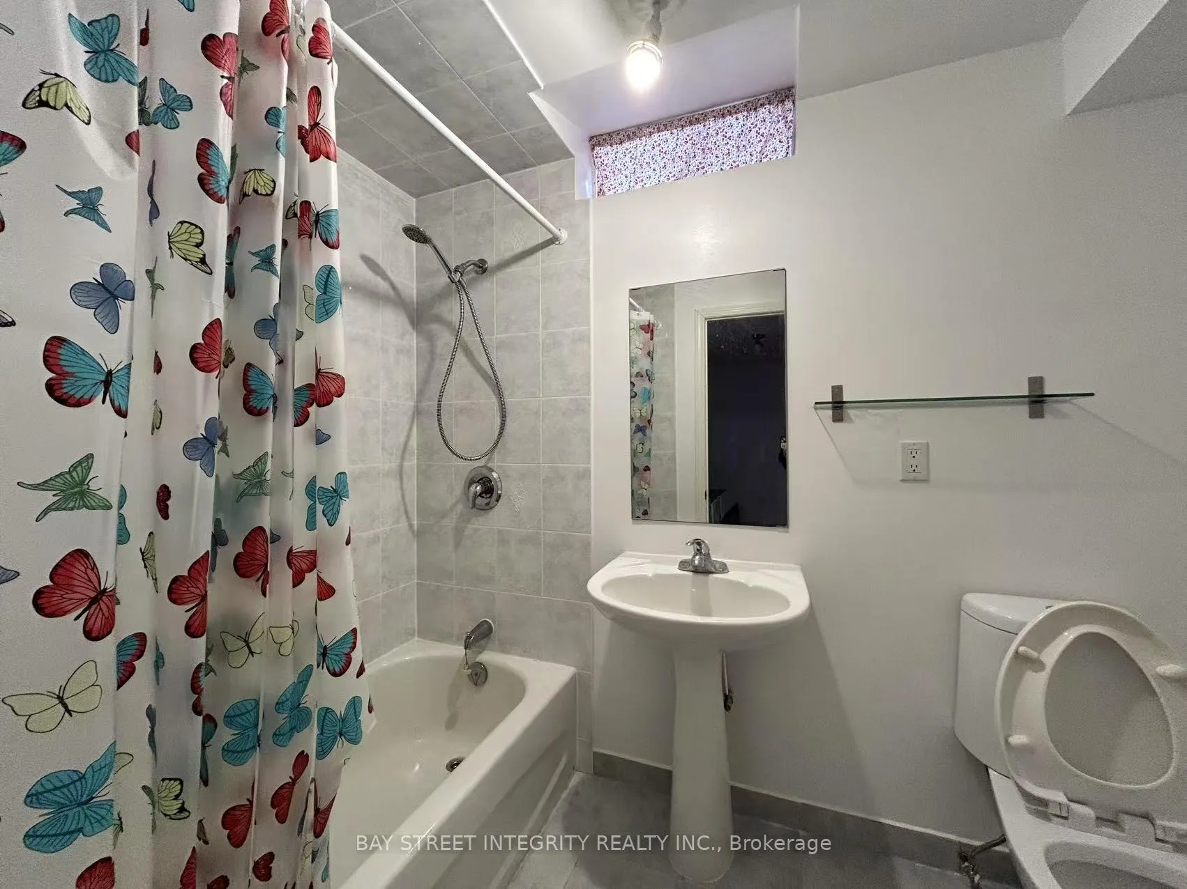 Photo 16 of 22 Anita Drive, Markham, Village Green-South Unionville — HOMEH