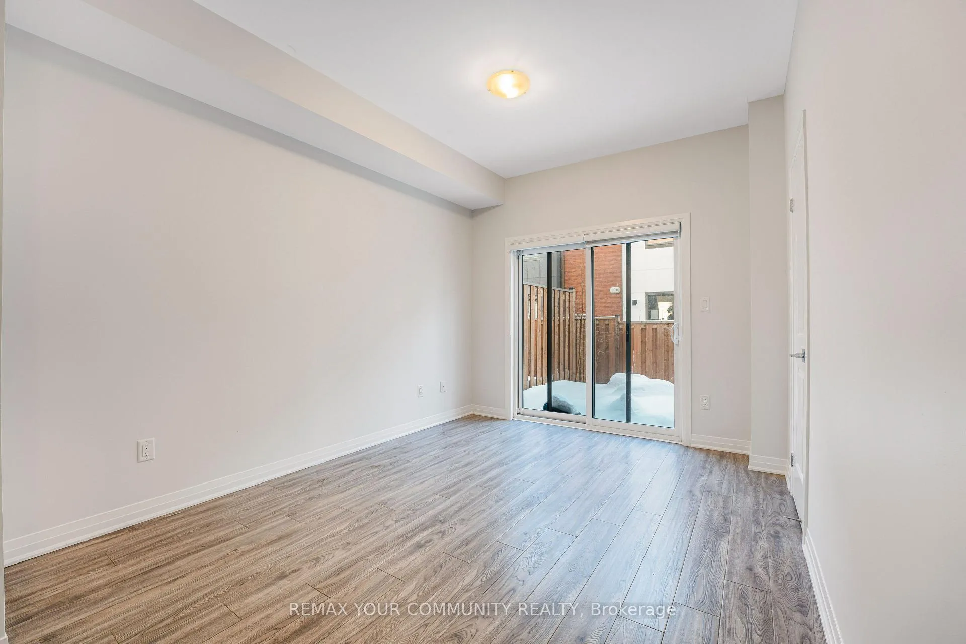 Photo 5 of 1721 Pleasure Valley Path, Oshawa, Samac — HOMEH