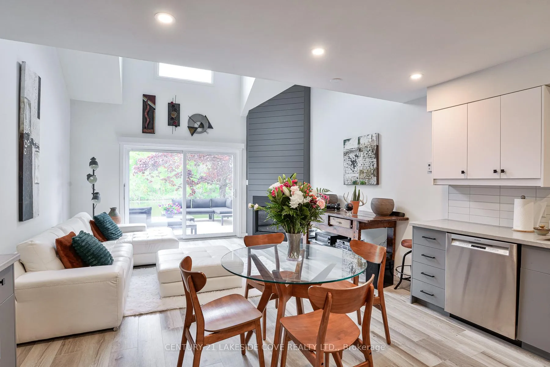 Photo 5 of Unit Unit 13, 31 Laguna Parkway, Ramara, Brechin — HOMEH