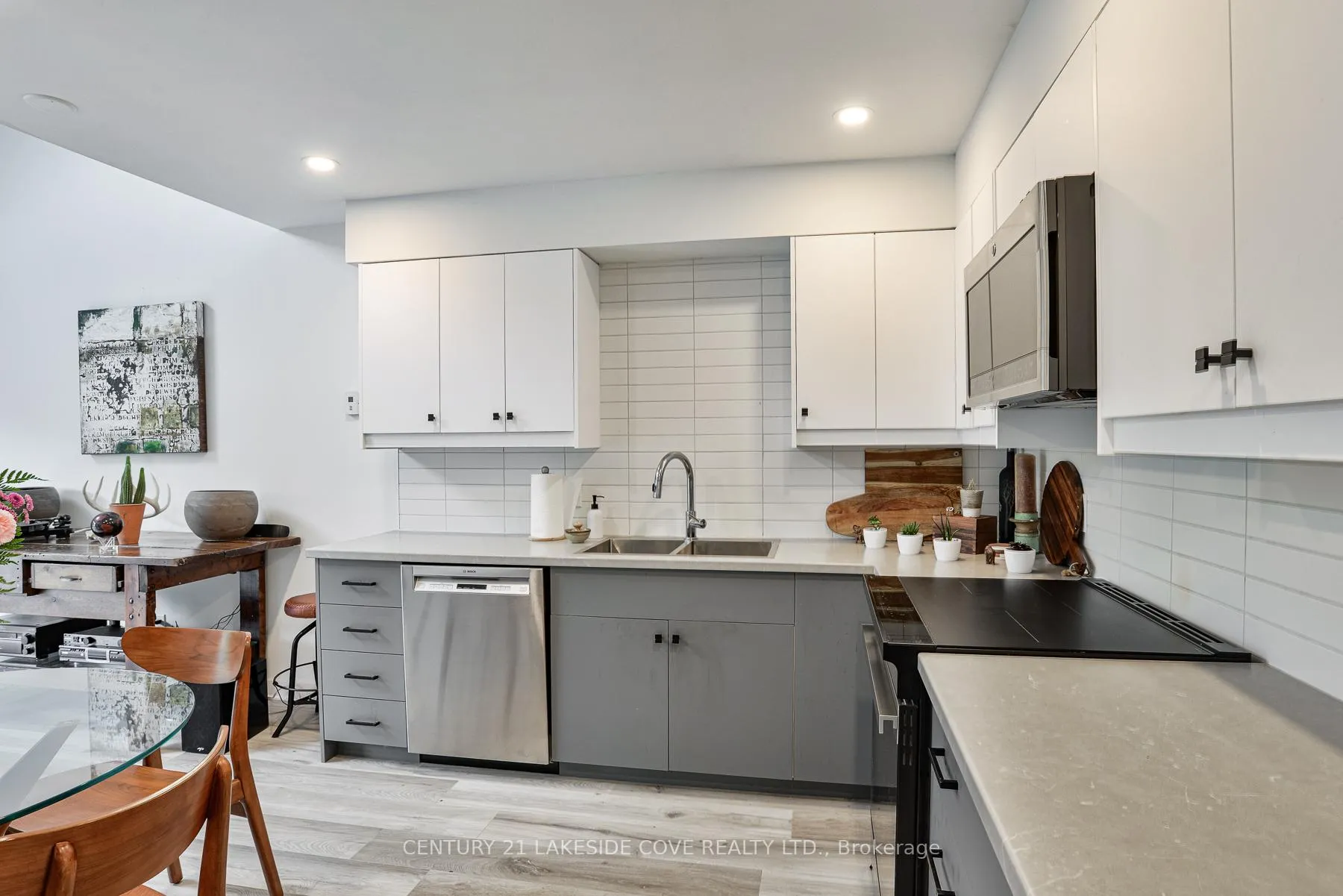 Photo 6 of Unit Unit 13, 31 Laguna Parkway, Ramara, Brechin — HOMEH