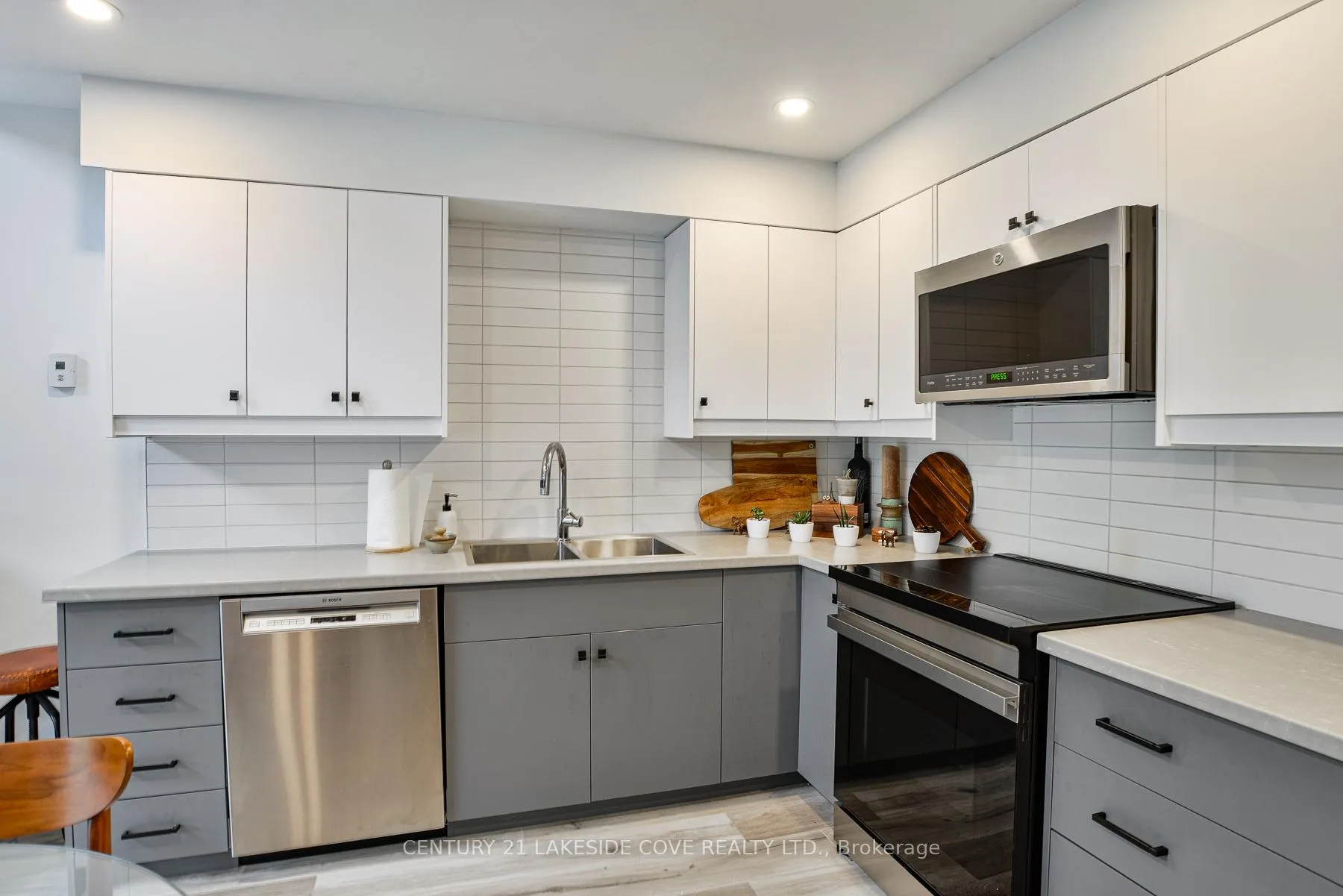 Photo 7 of Unit Unit 13, 31 Laguna Parkway, Ramara, Brechin — HOMEH