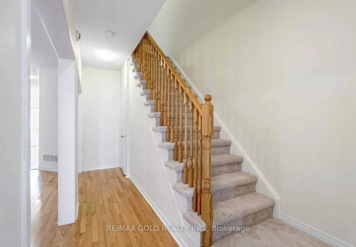 Photo 14 of 12 Portrush Trail, Brampton, Credit Valley — HOMEH