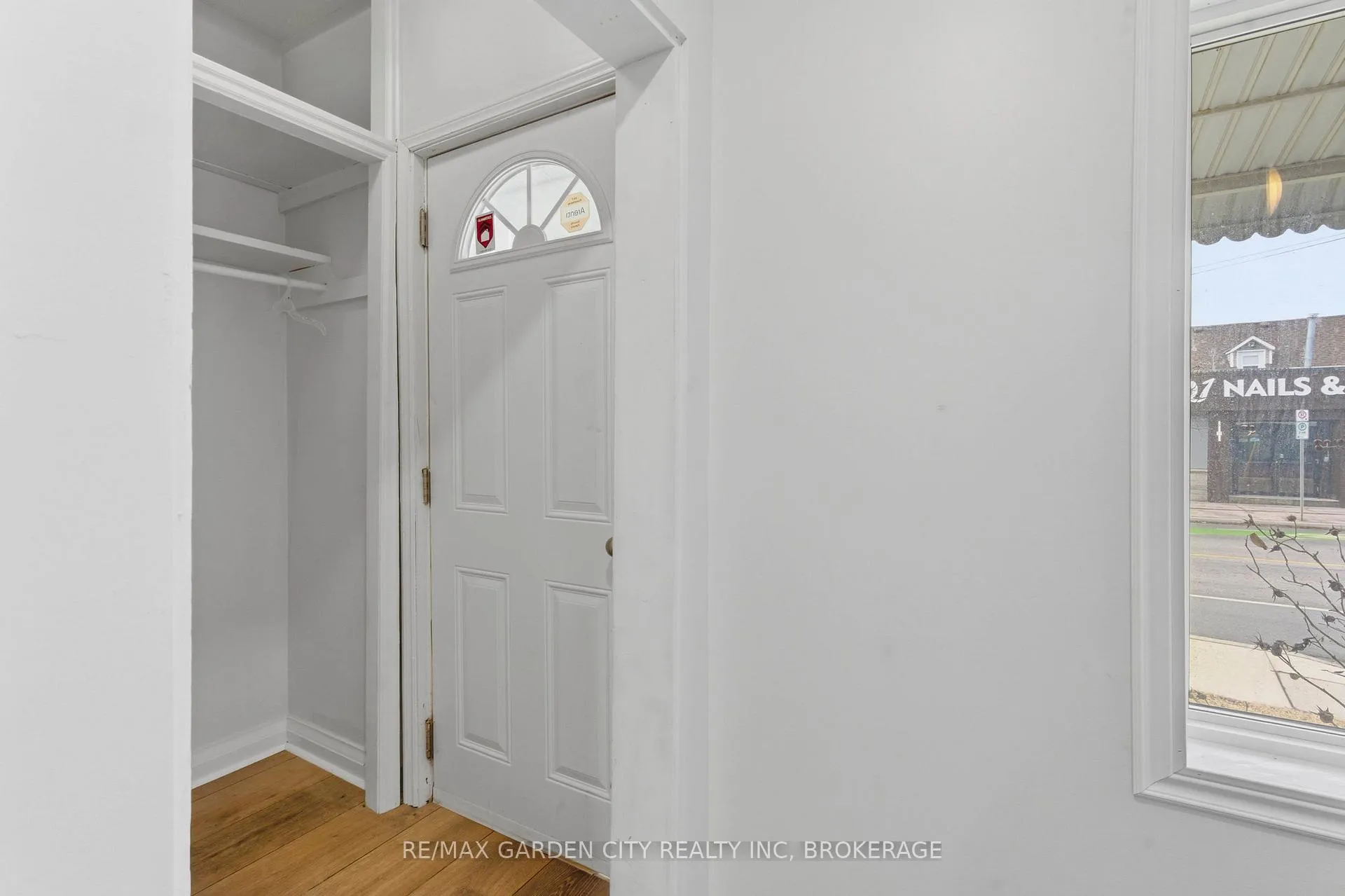 Photo 4 of Unit Upper, 25 Pelham Road, St. Catharines, Western Hill — HOMEH