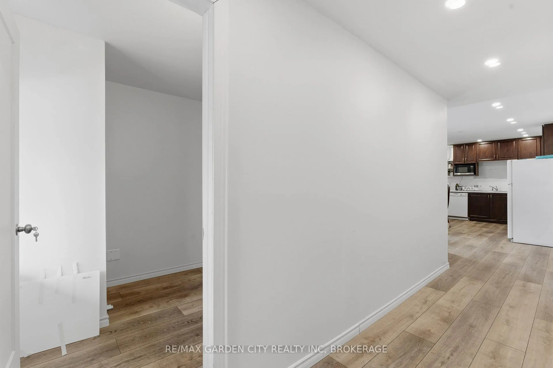 Photo 5 of Unit Upper, 25 Pelham Road, St. Catharines, Western Hill — HOMEH