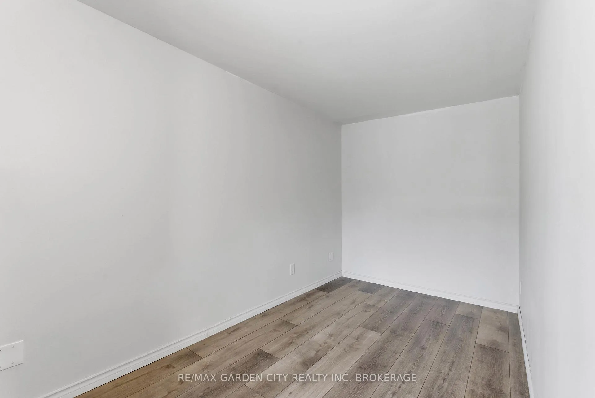 Photo 6 of Unit Upper, 25 Pelham Road, St. Catharines, Western Hill — HOMEH