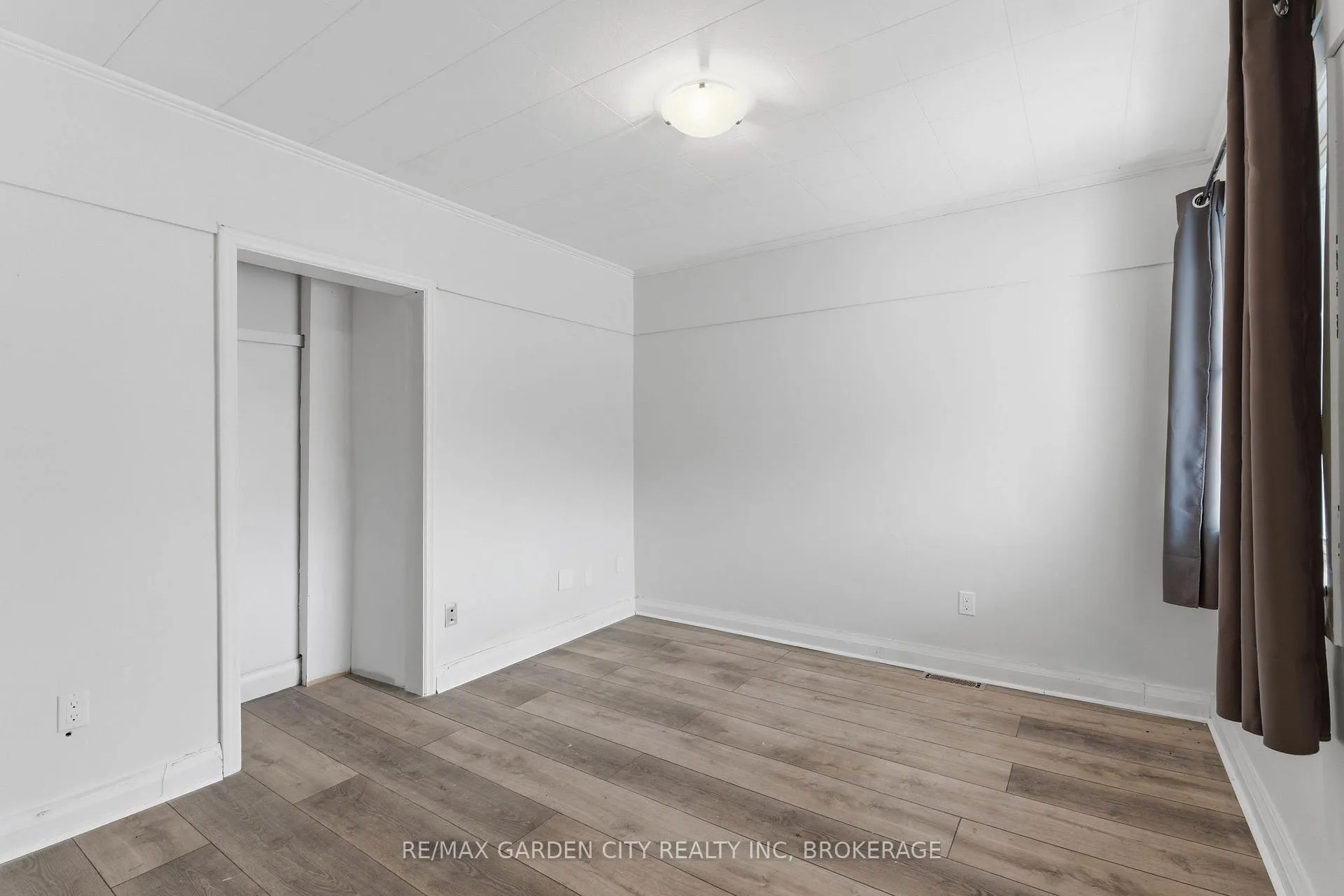 Photo 8 of Unit Upper, 25 Pelham Road, St. Catharines, Western Hill — HOMEH