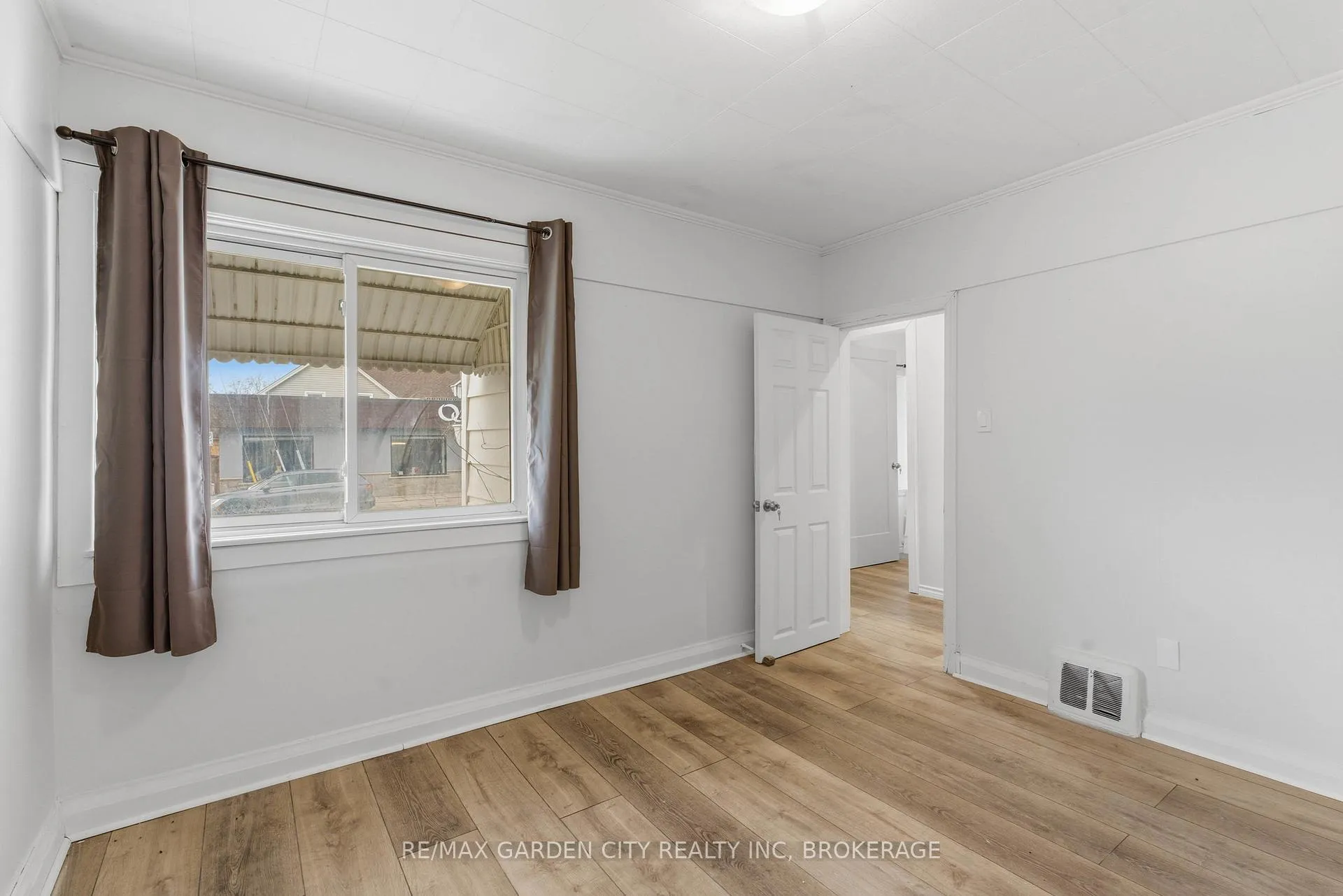 Photo 9 of Unit Upper, 25 Pelham Road, St. Catharines, Western Hill — HOMEH