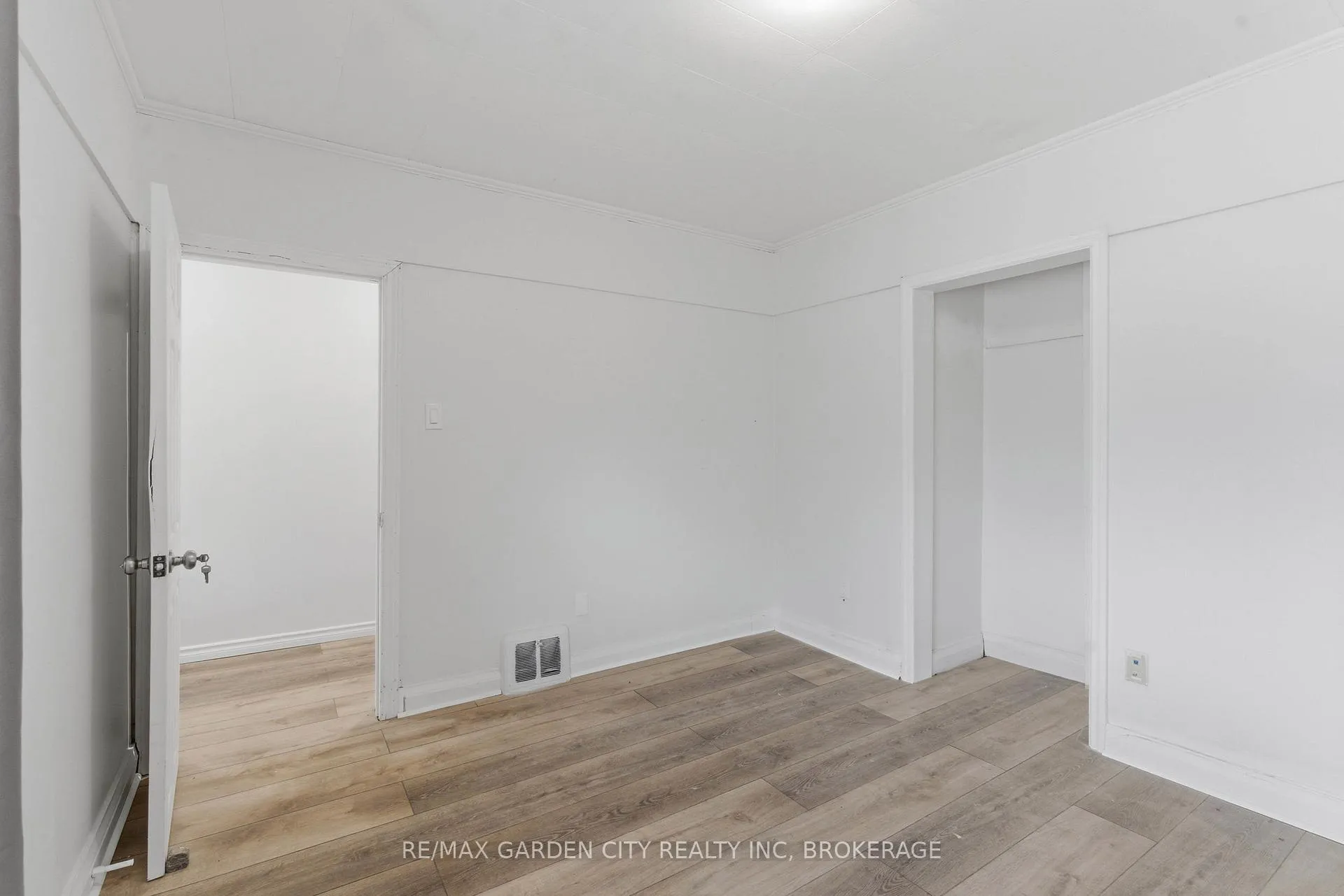 Photo 10 of Unit Upper, 25 Pelham Road, St. Catharines, Western Hill — HOMEH