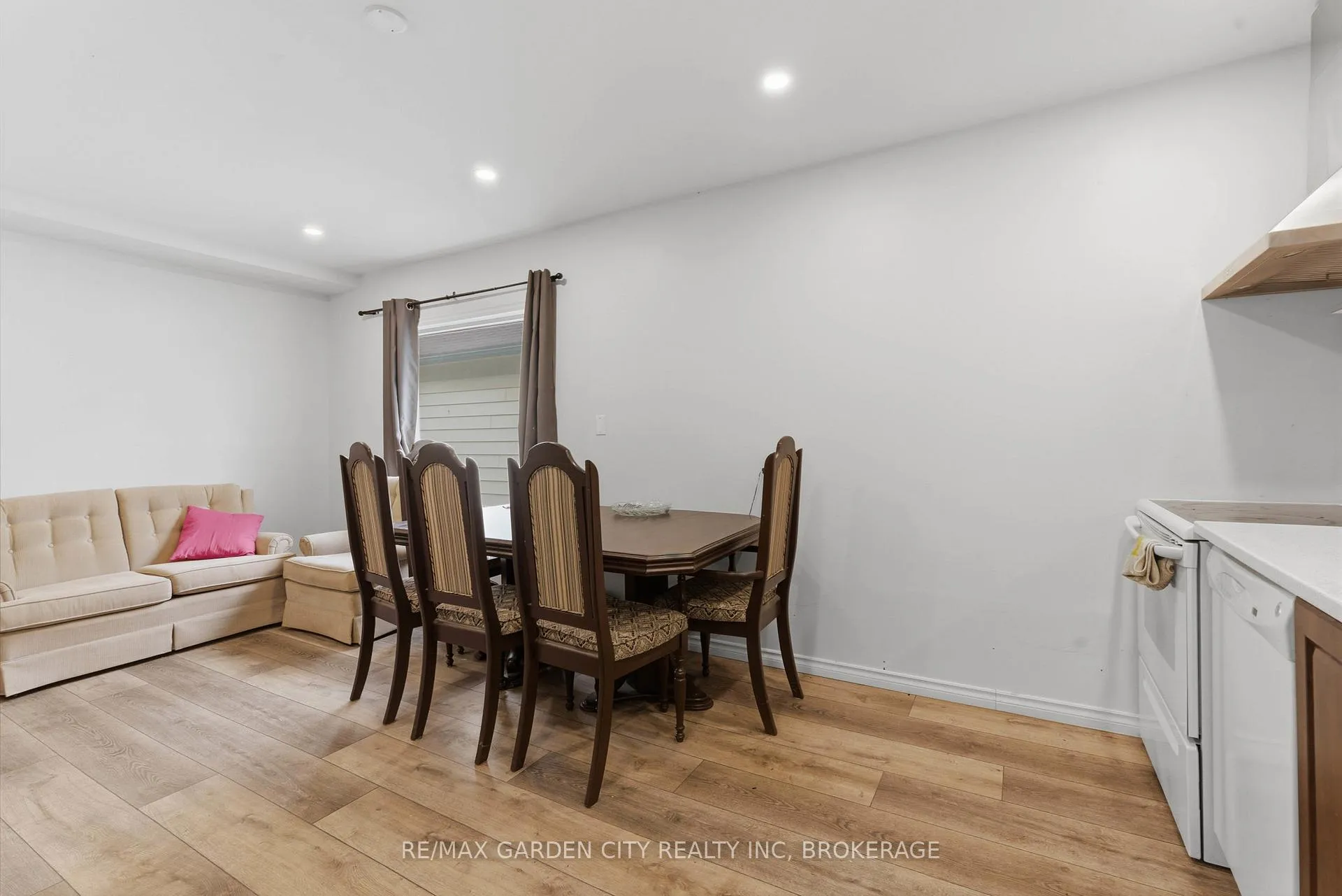 Photo 11 of Unit Upper, 25 Pelham Road, St. Catharines, Western Hill — HOMEH