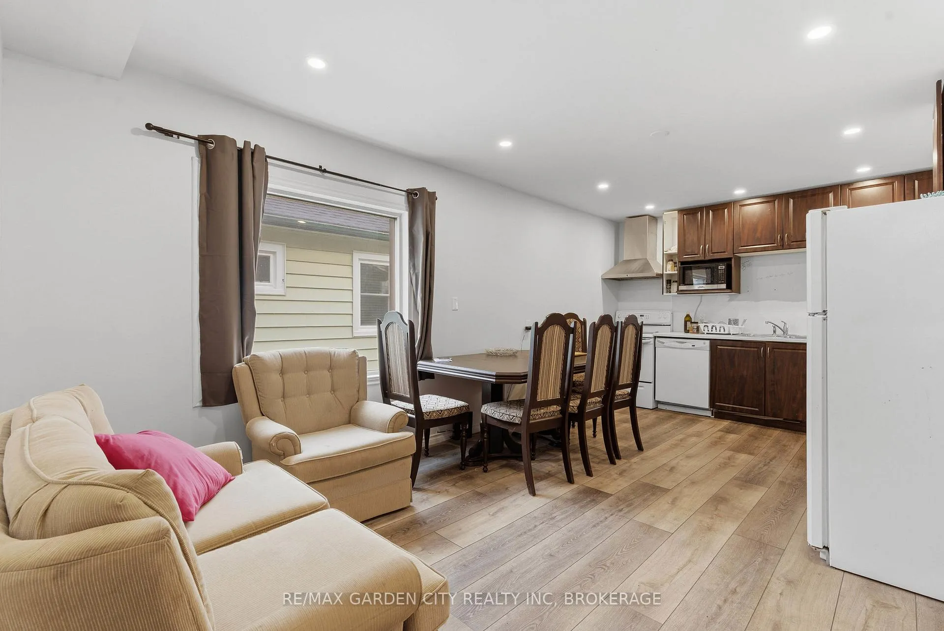 Photo 12 of Unit Upper, 25 Pelham Road, St. Catharines, Western Hill — HOMEH