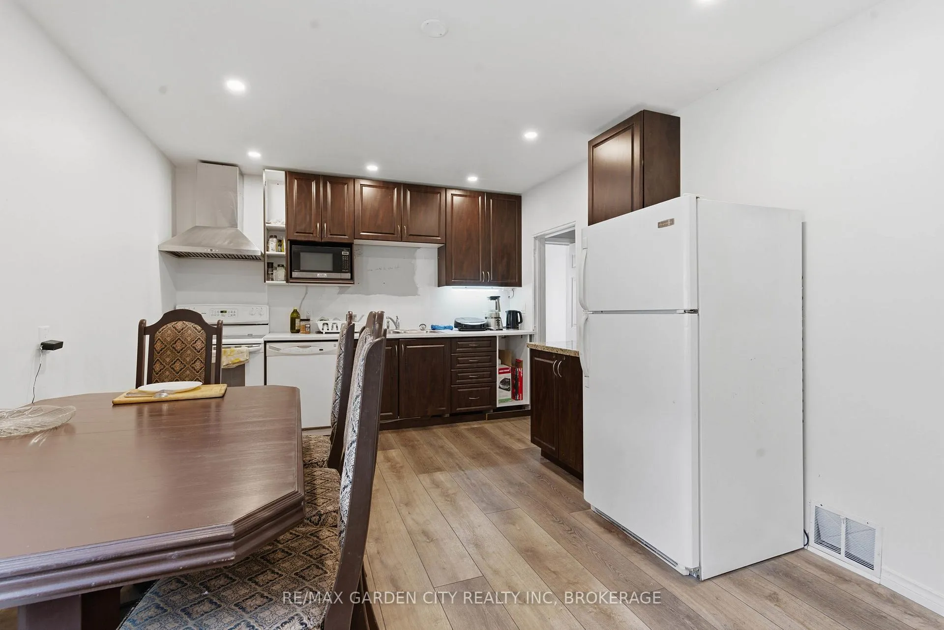 Photo 14 of Unit Upper, 25 Pelham Road, St. Catharines, Western Hill — HOMEH