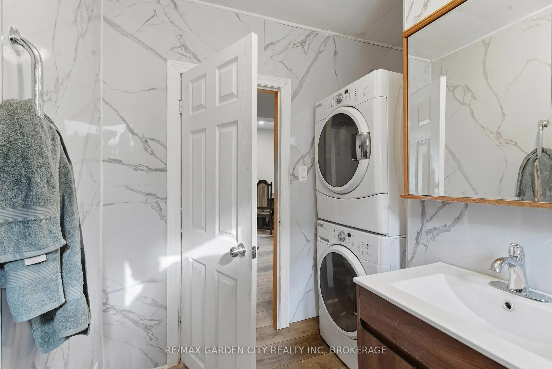 Photo 16 of Unit Upper, 25 Pelham Road, St. Catharines, Western Hill — HOMEH