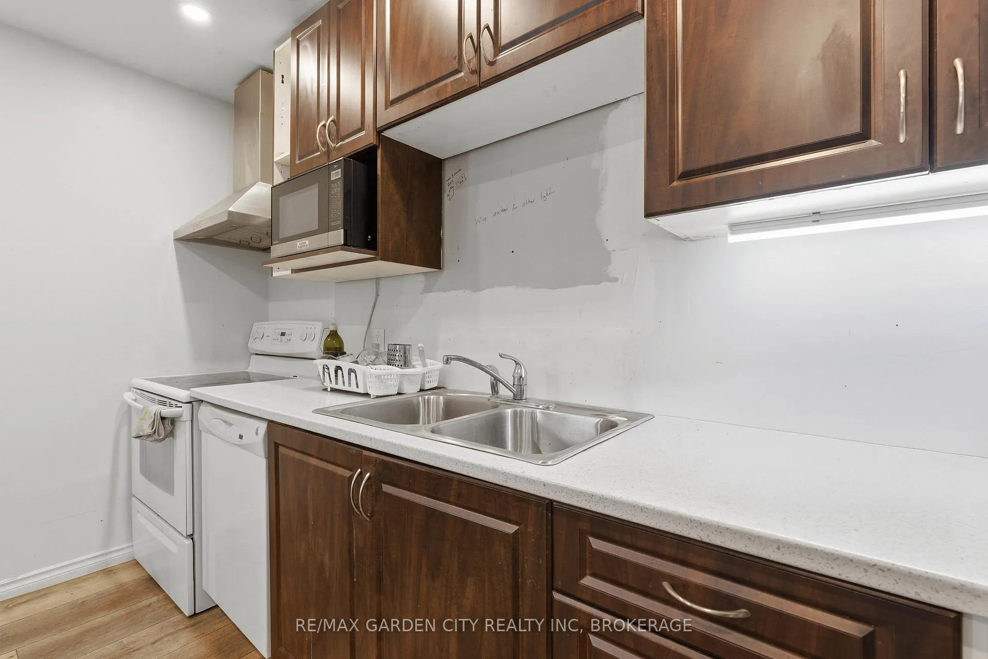 Photo 17 of Unit Upper, 25 Pelham Road, St. Catharines, Western Hill — HOMEH