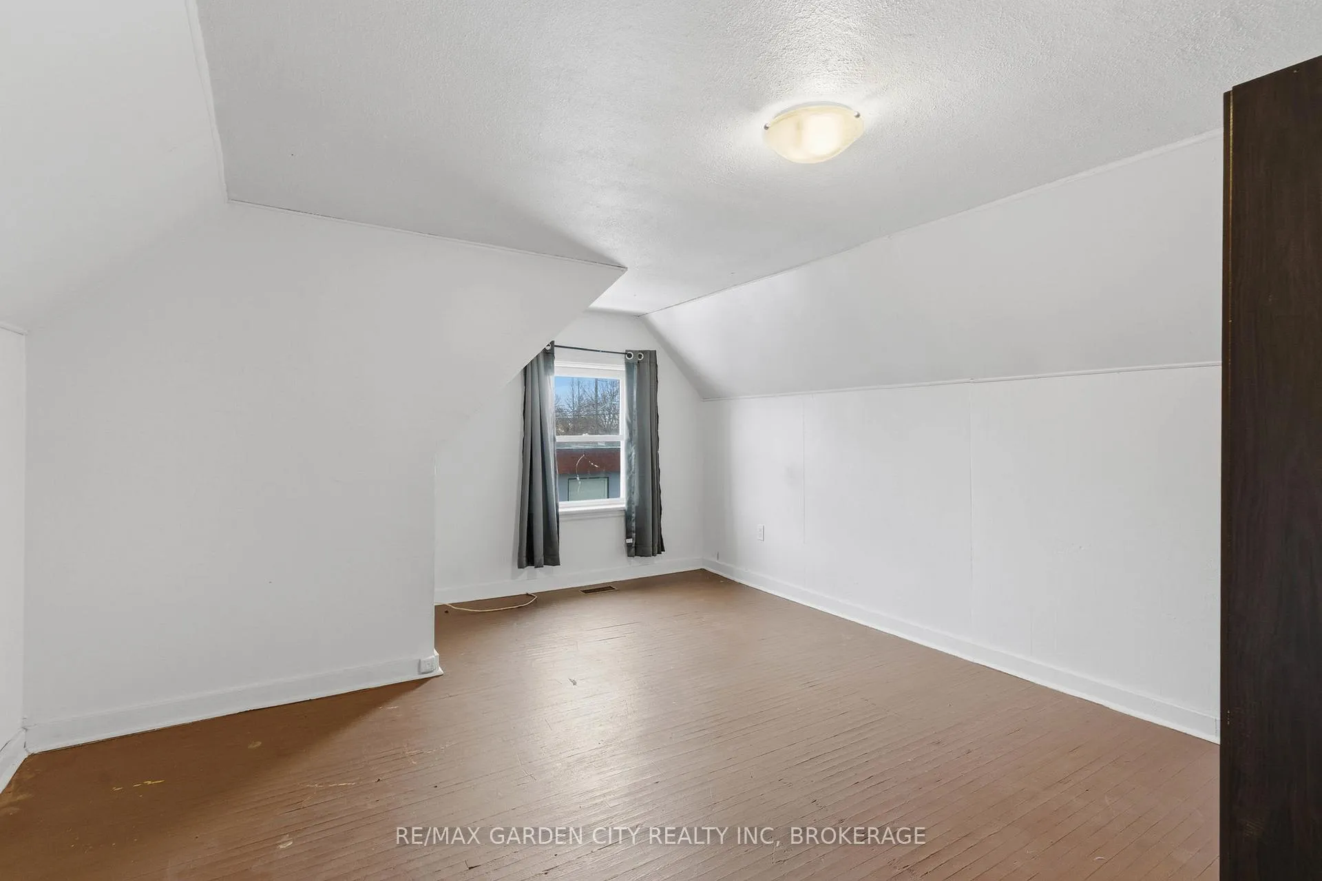 Photo 22 of Unit Upper, 25 Pelham Road, St. Catharines, Western Hill — HOMEH