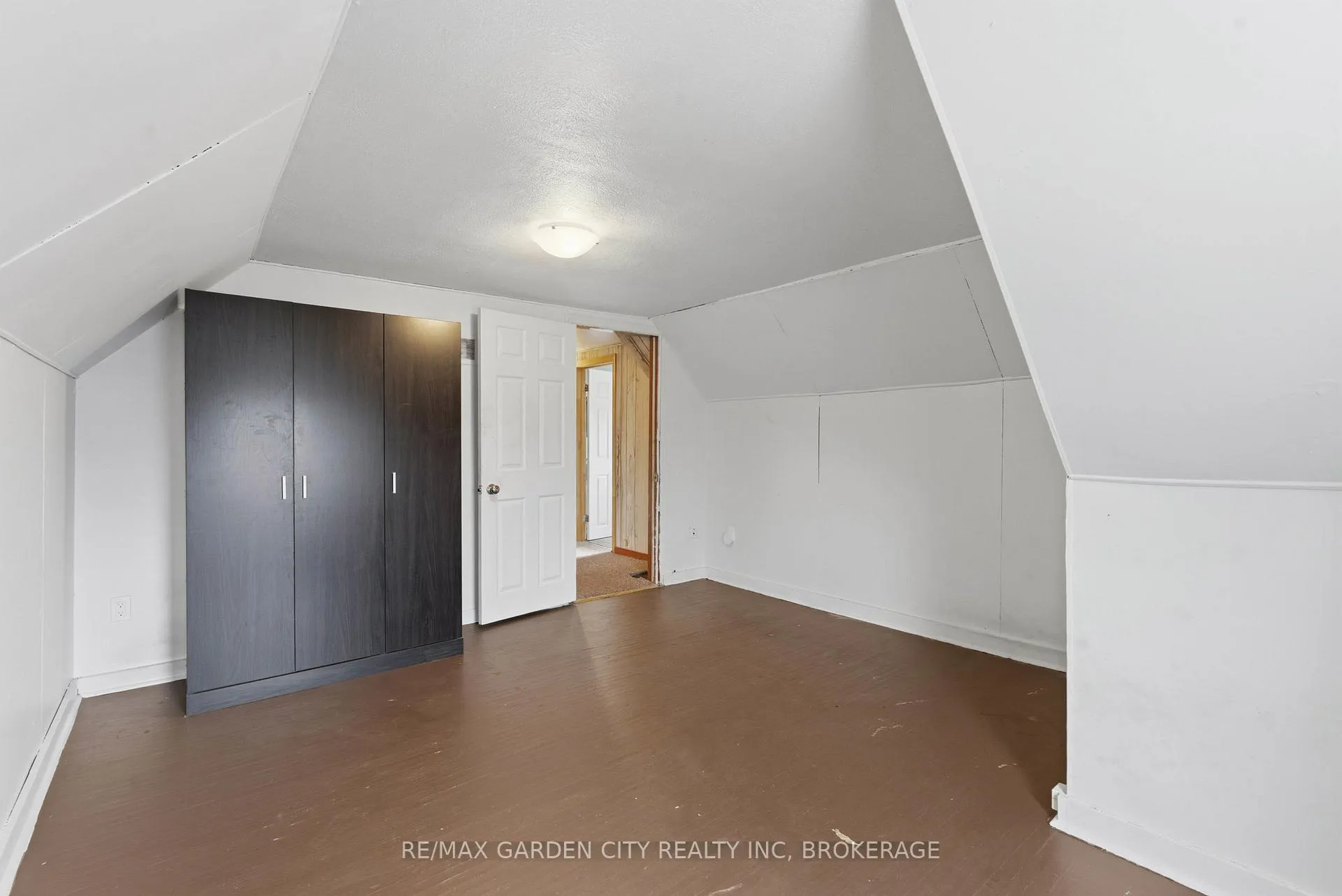 Photo 23 of Unit Upper, 25 Pelham Road, St. Catharines, Western Hill — HOMEH