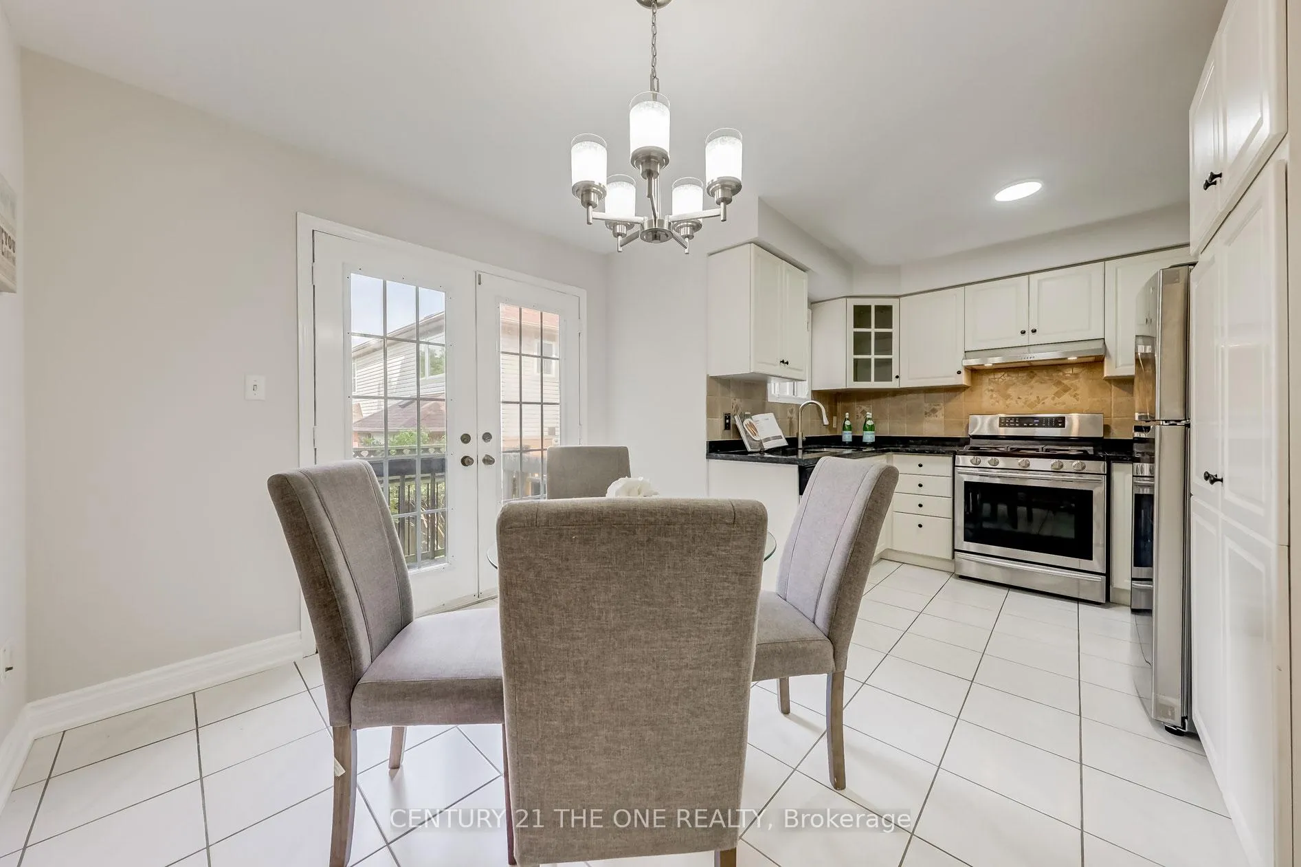 Photo 7 of 116 Hollandview Trail, Aurora, Bayview Wellington — HOMEH