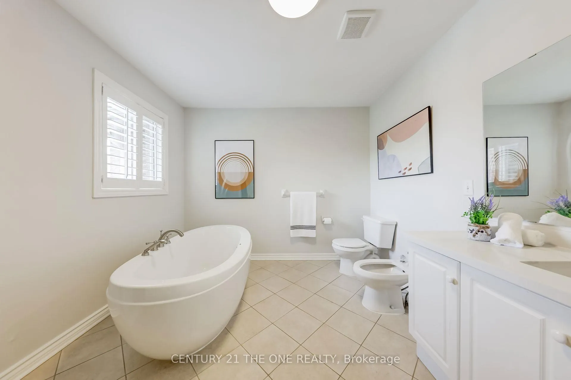 Photo 12 of 116 Hollandview Trail, Aurora, Bayview Wellington — HOMEH