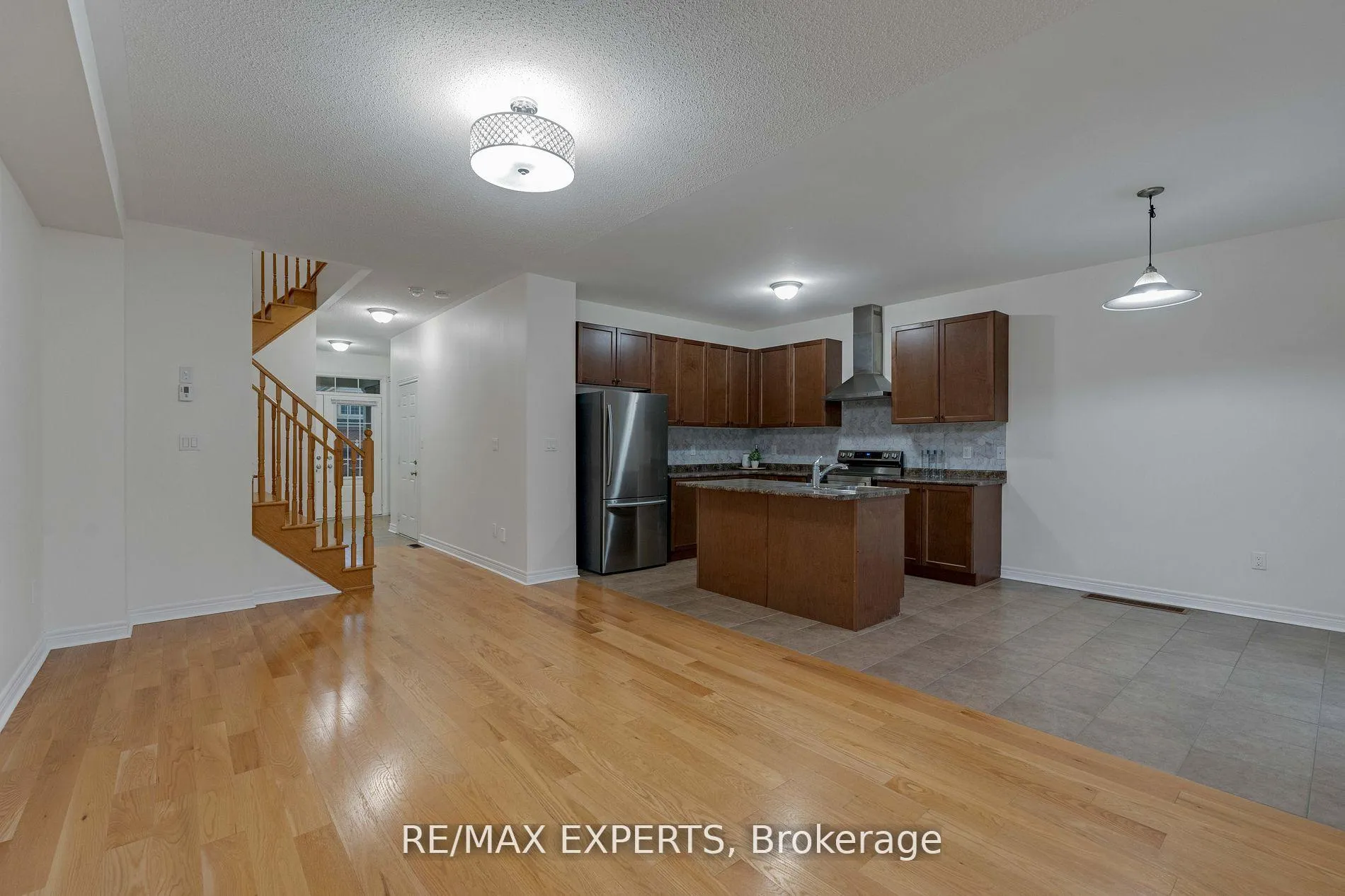 Photo 10 of 41 McCabe Lane, New Tecumseth, Tottenham — HOMEH