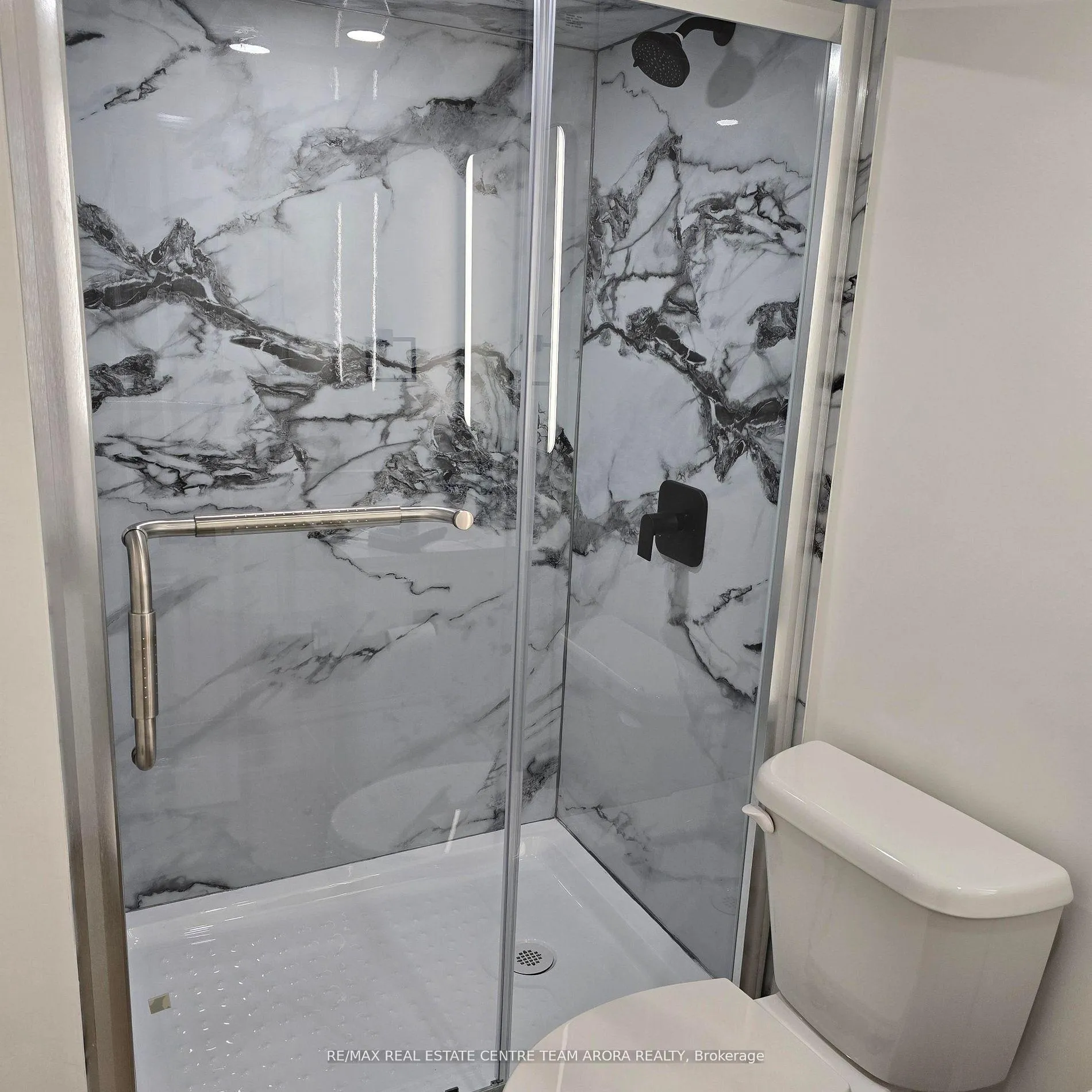 Photo 8 of Unit Bsmt, 18 Donald Ficht Crescent, Brampton, Northwest Brampton — HOMEH