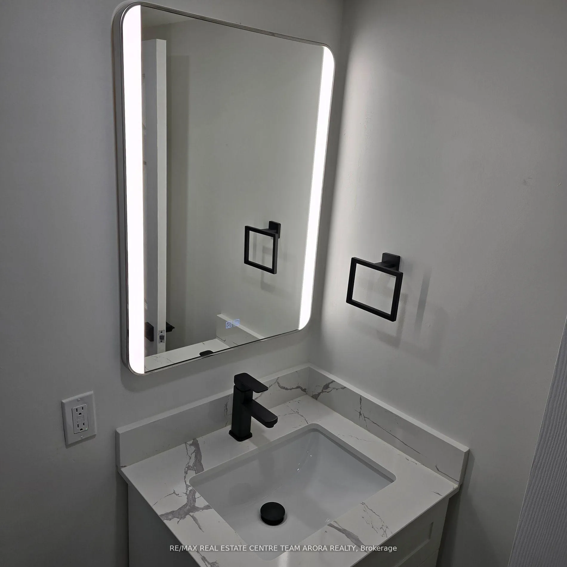 Photo 9 of Unit Bsmt, 18 Donald Ficht Crescent, Brampton, Northwest Brampton — HOMEH