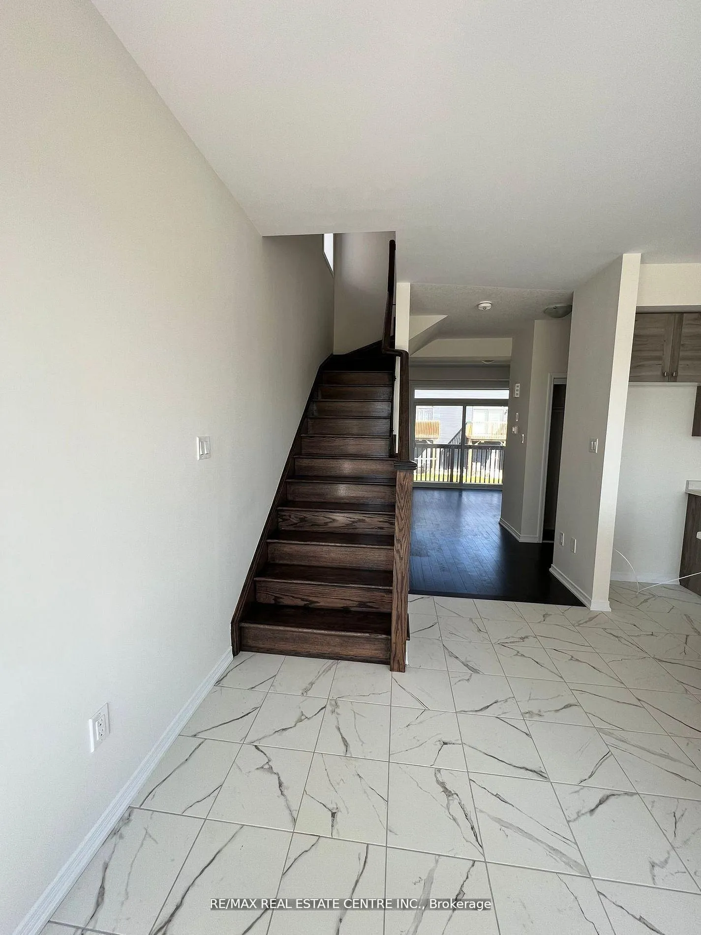 Photo 5 of 255 gillespie Drive, Brant, Brantford Twp — HOMEH