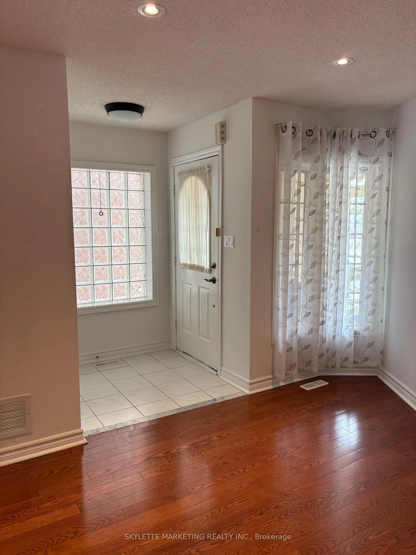 Photo 2 of 307 Milliken Meadow Drive, Markham, Milliken Mills West — HOMEH