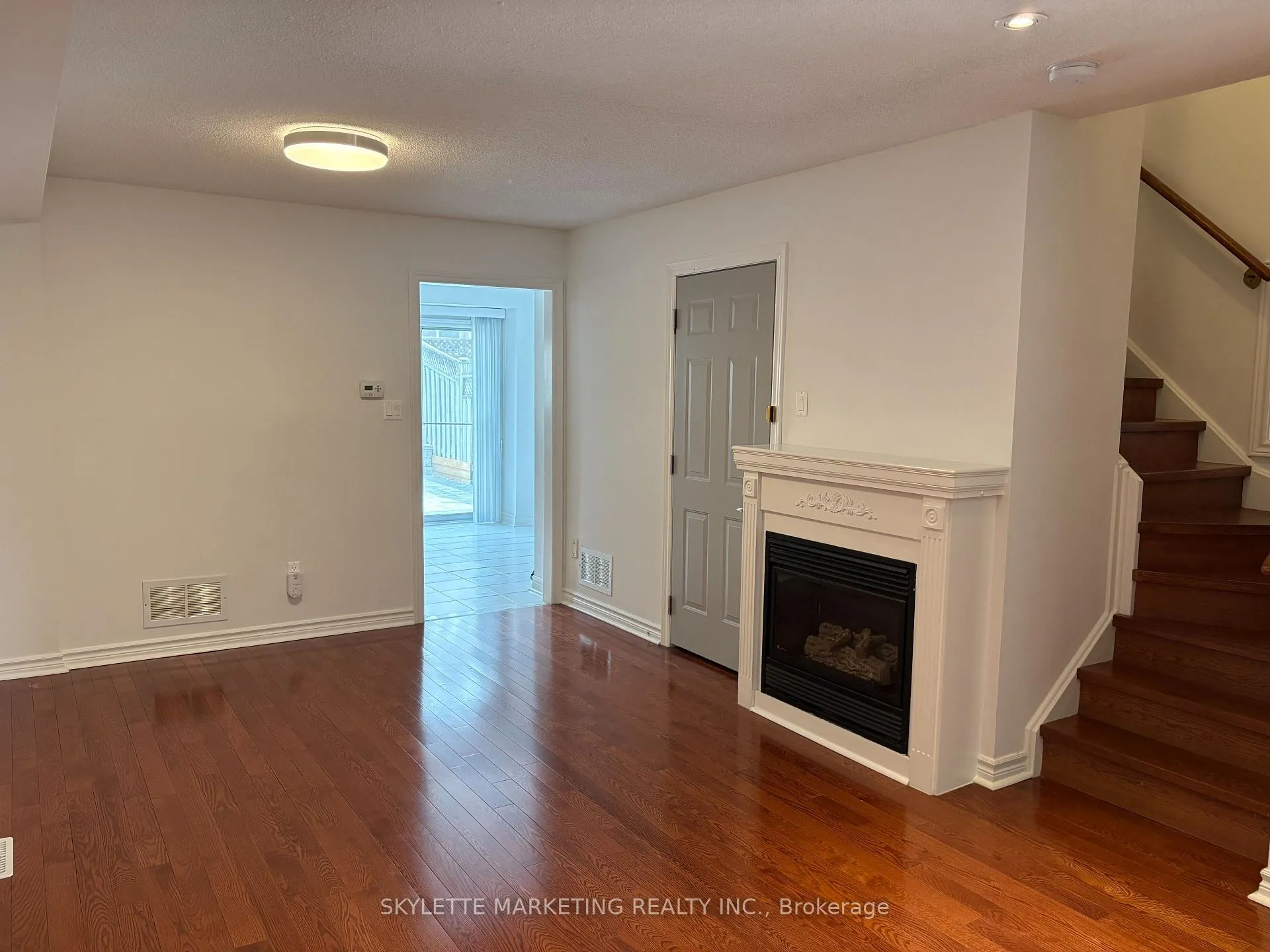 Photo 4 of 307 Milliken Meadow Drive, Markham, Milliken Mills West — HOMEH