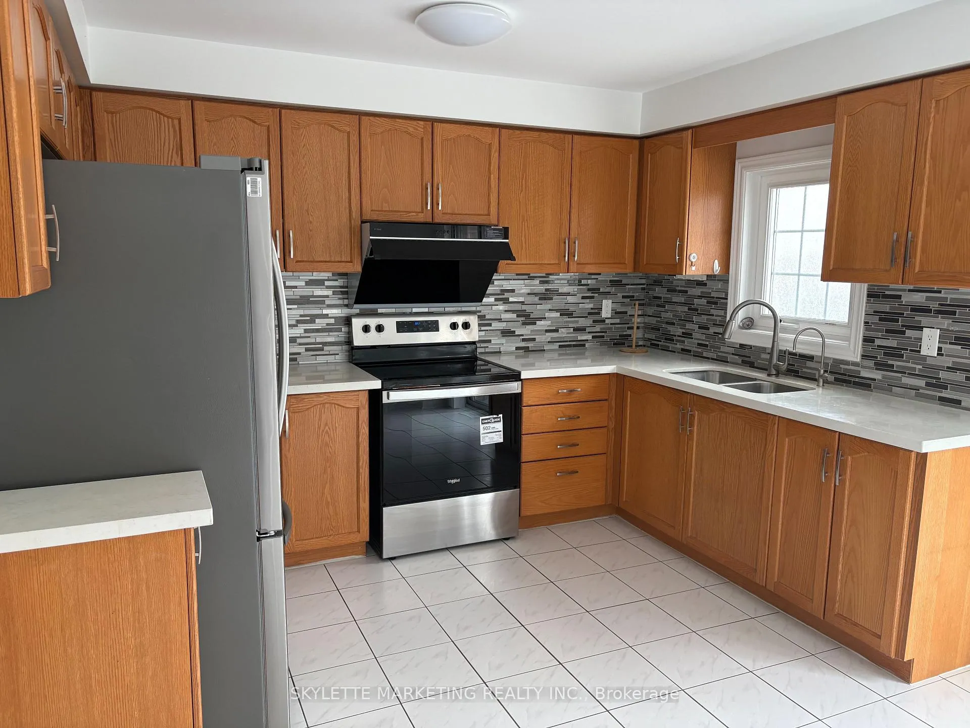 Photo 5 of 307 Milliken Meadow Drive, Markham, Milliken Mills West — HOMEH