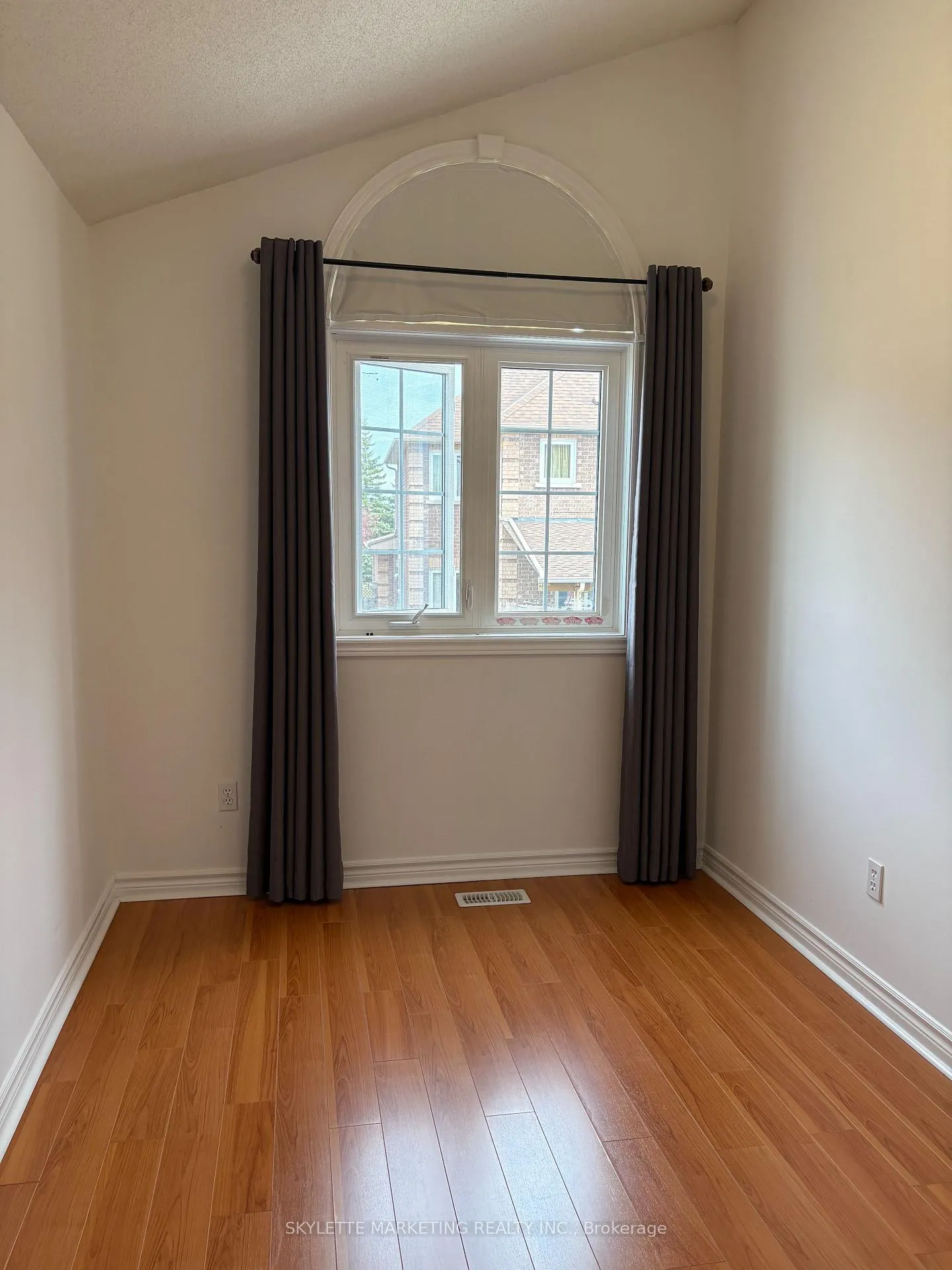 Photo 11 of 307 Milliken Meadow Drive, Markham, Milliken Mills West — HOMEH