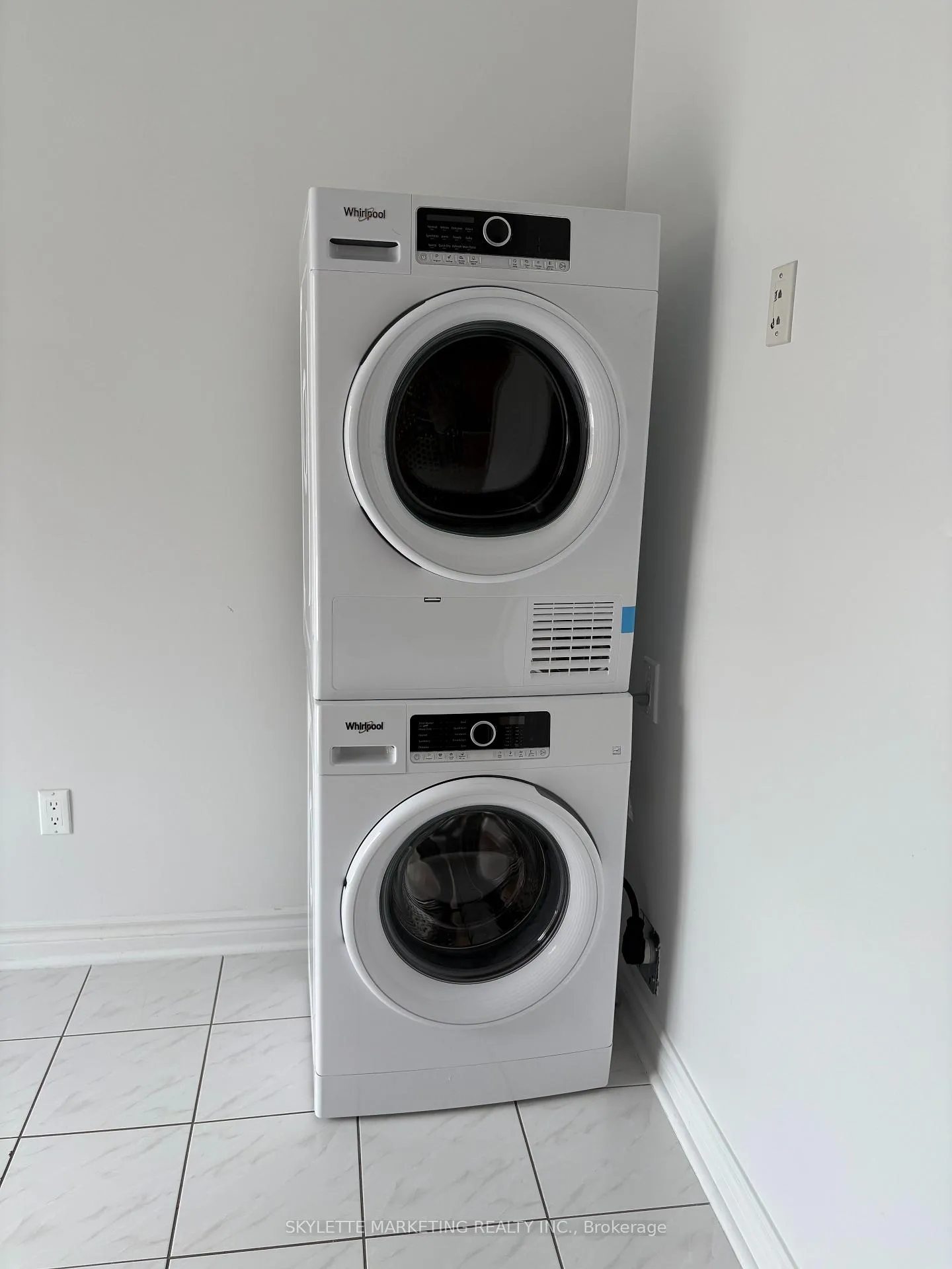Photo 13 of 307 Milliken Meadow Drive, Markham, Milliken Mills West — HOMEH