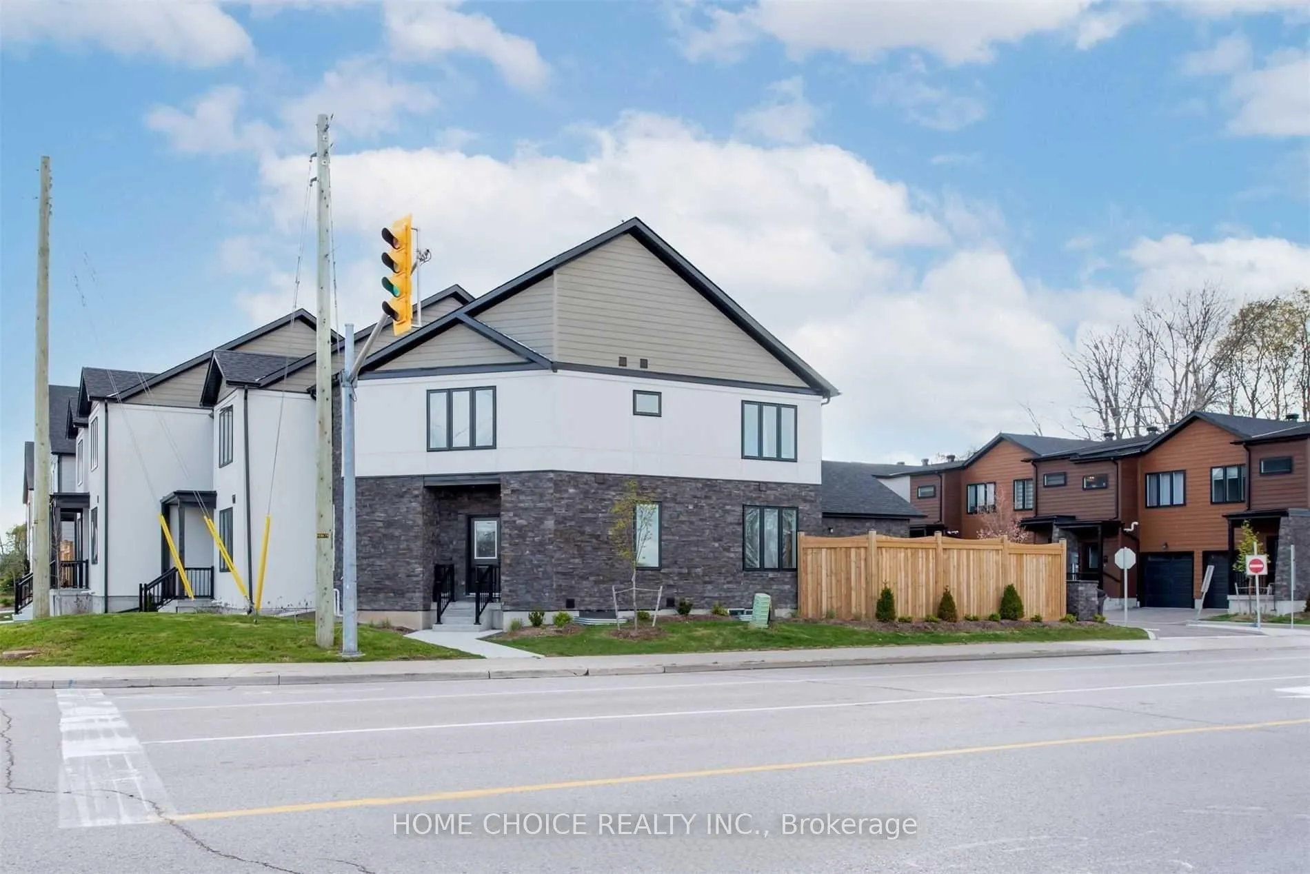 Photo 2 of 27 Stonehart Lane, Barrie, East Bayfield — HOMEH