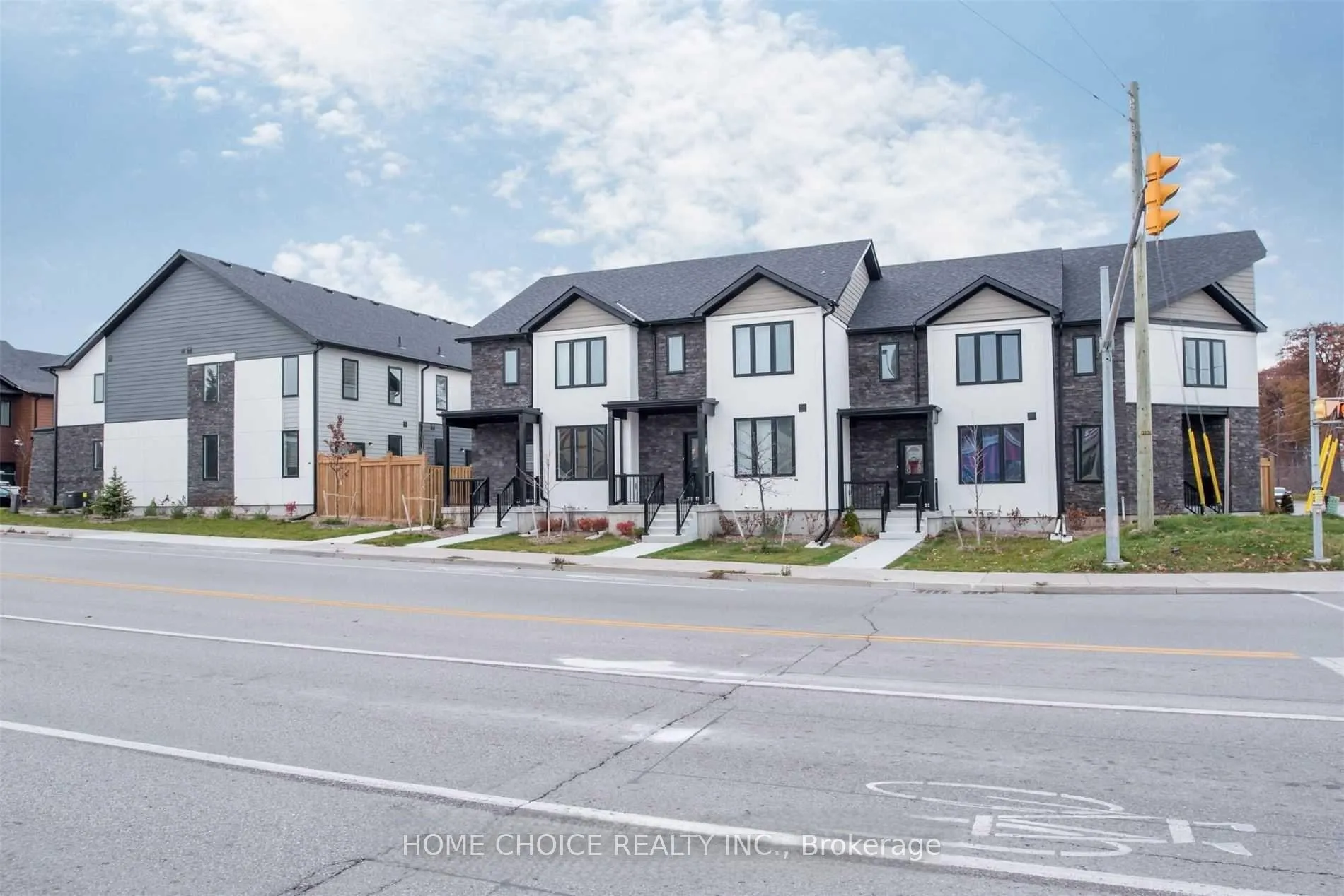 Photo 3 of 27 Stonehart Lane, Barrie, East Bayfield — HOMEH