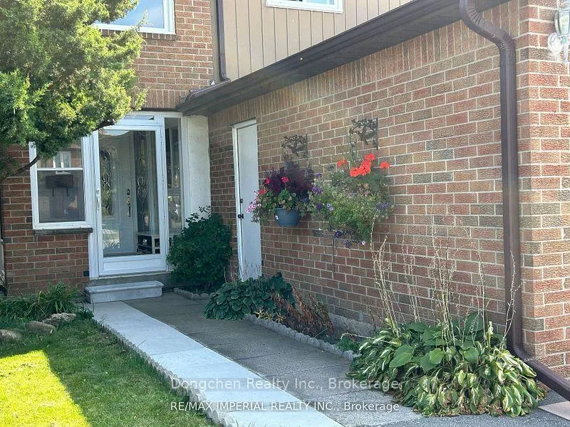 Photo 2 of 145 Risebrough Circuit, Markham, Milliken Mills West — HOMEH