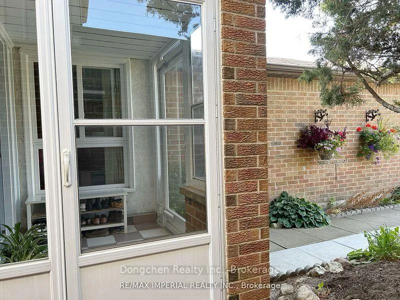 Photo 3 of 145 Risebrough Circuit, Markham, Milliken Mills West — HOMEH