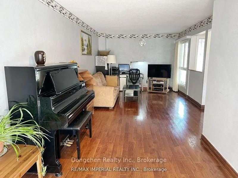 Photo 5 of 145 Risebrough Circuit, Markham, Milliken Mills West — HOMEH