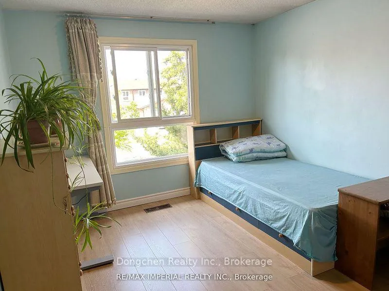 Photo 10 of 145 Risebrough Circuit, Markham, Milliken Mills West — HOMEH