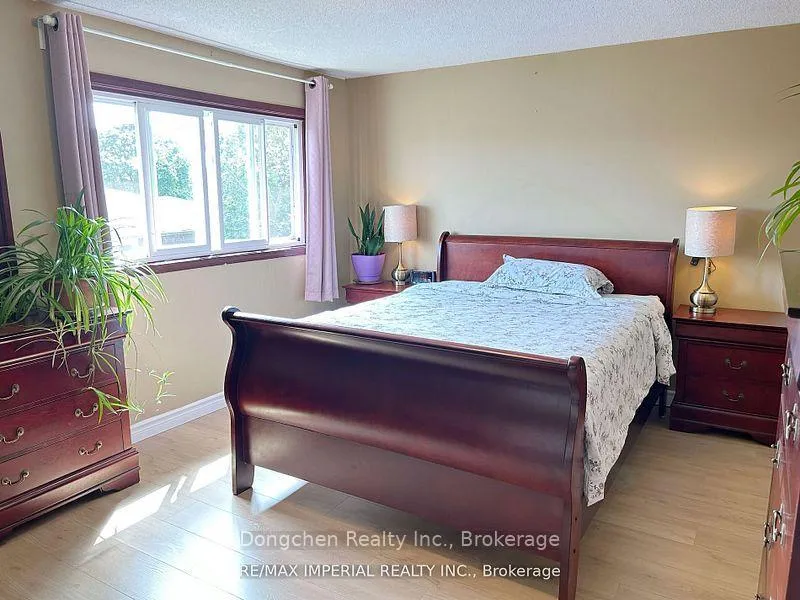 Photo 11 of 145 Risebrough Circuit, Markham, Milliken Mills West — HOMEH