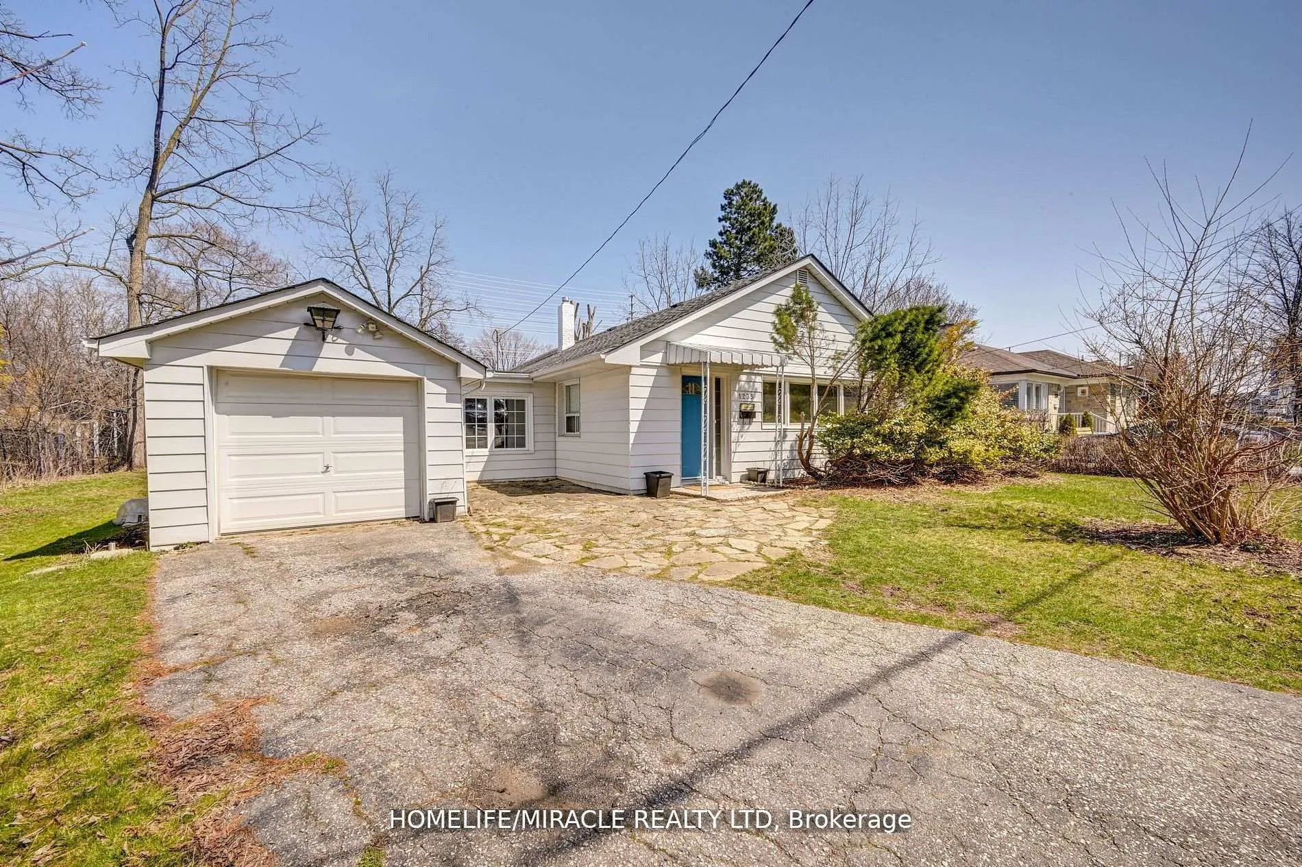 Front of 1235 Old River Road