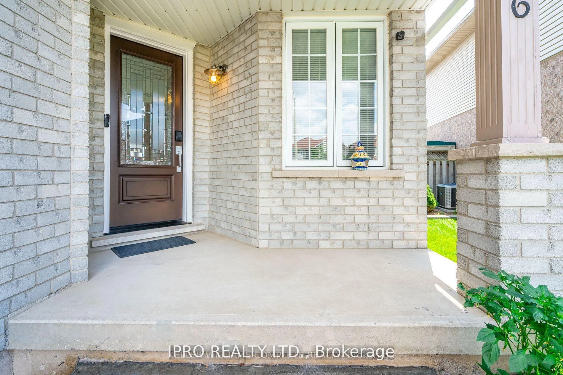 Photo 3 of 186 Locheed Drive, Hamilton, Lisgar — HOMEH