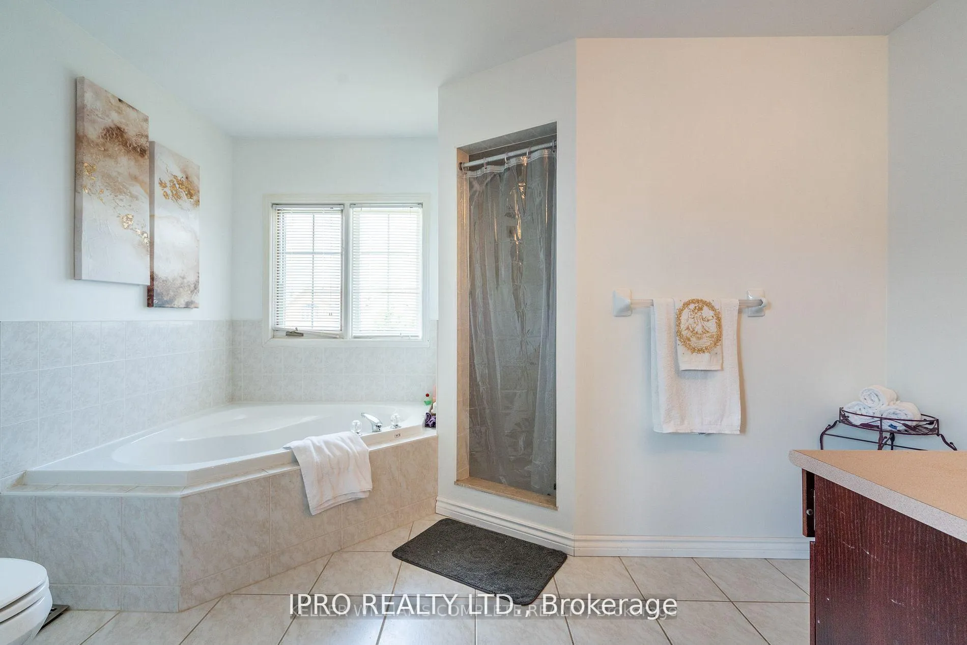 Photo 15 of 186 Locheed Drive, Hamilton, Lisgar — HOMEH